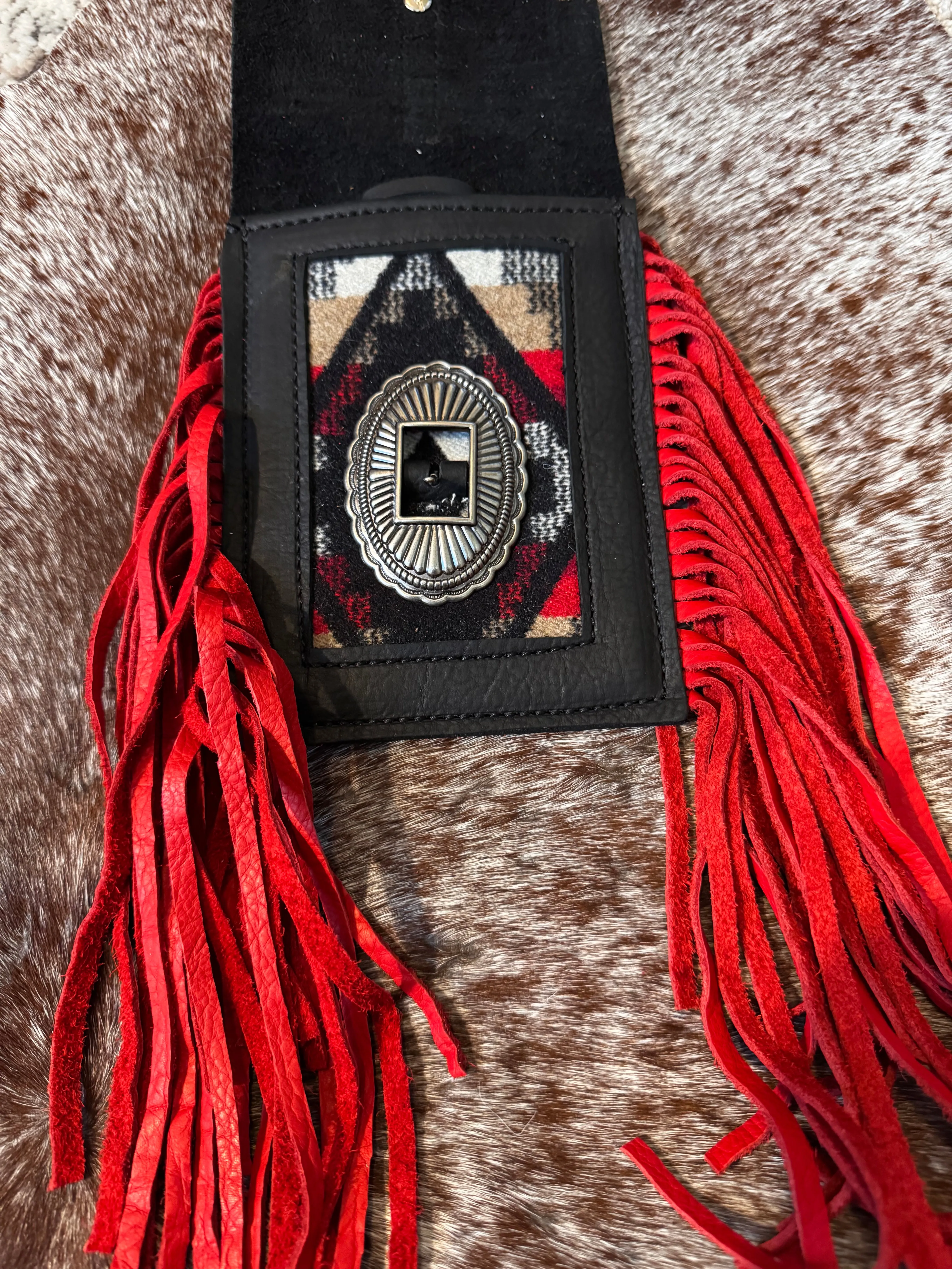 Back cinch saddle cell phone holder