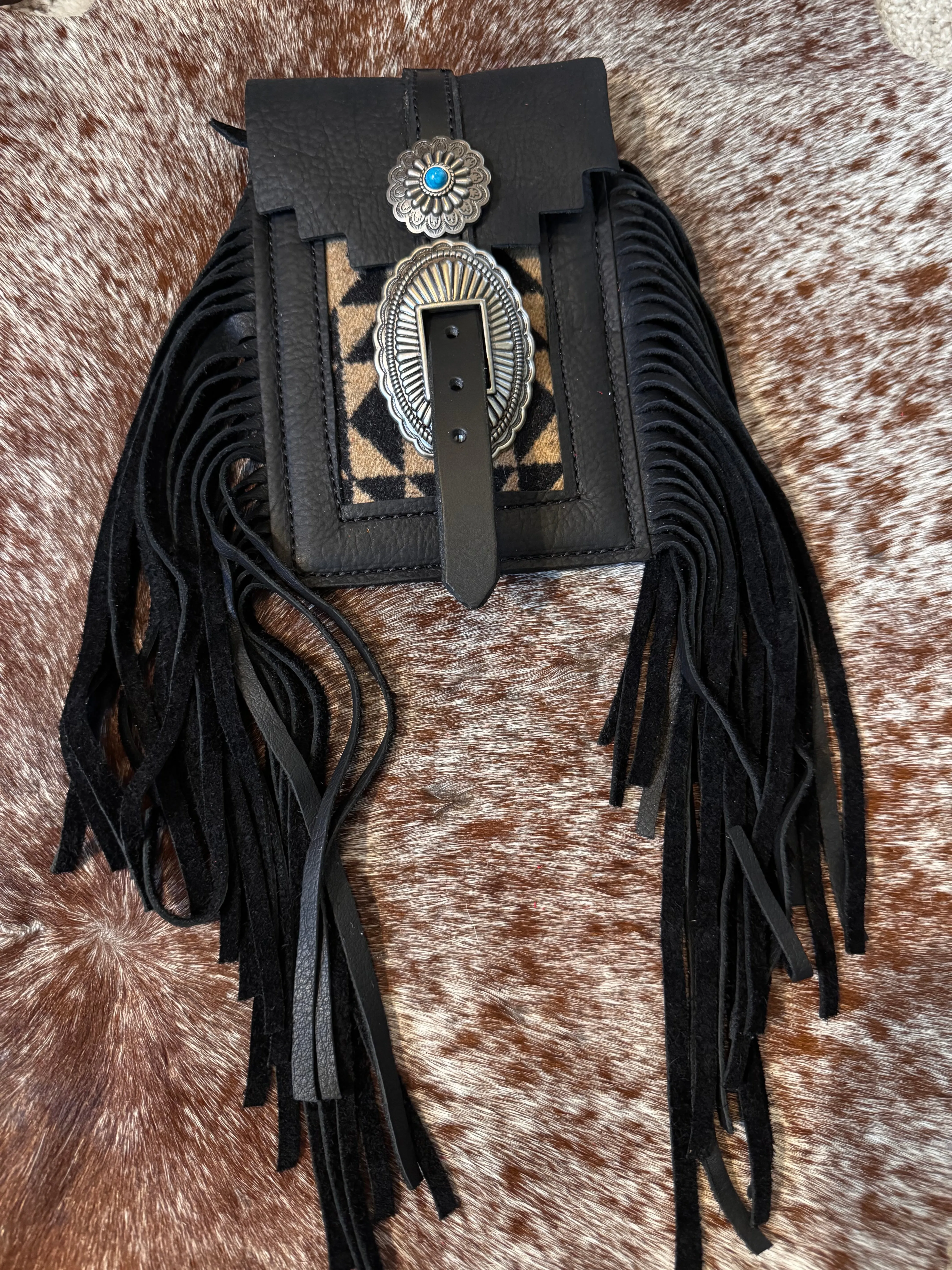 Back cinch saddle cell phone holder