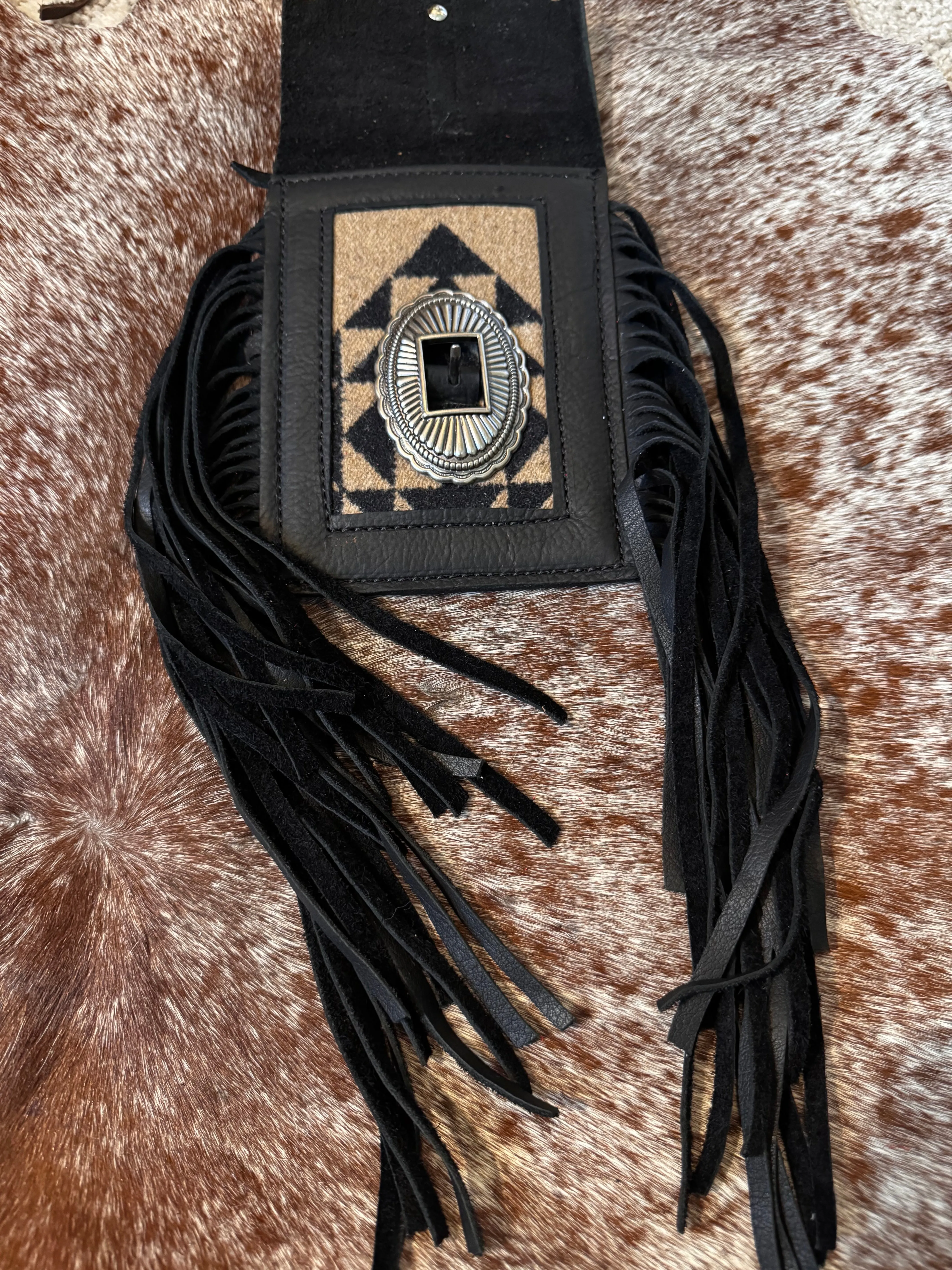 Back cinch saddle cell phone holder