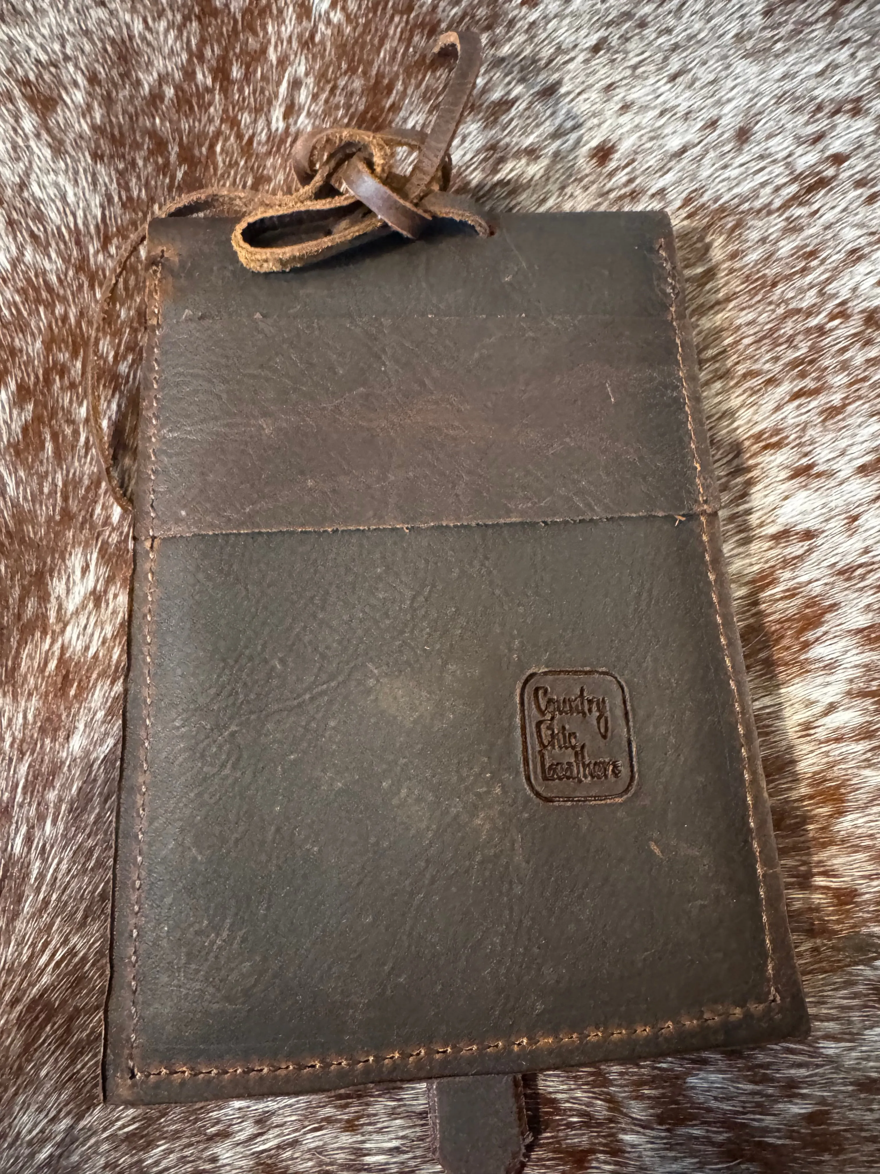 Back cinch saddle cell phone holder