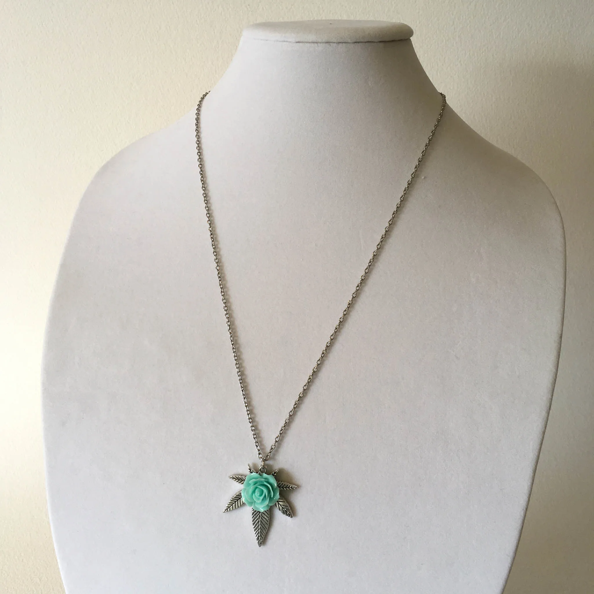 Cannabis Rose Weed Necklace - Silver & Mint