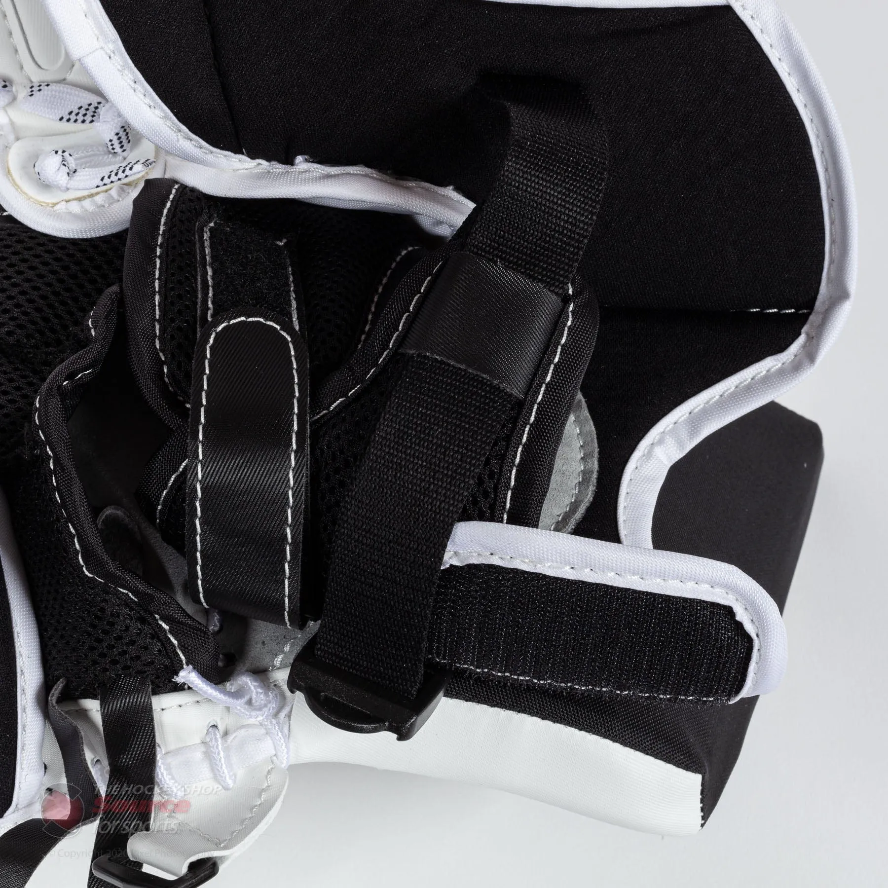 CCM Axis A1.5 Junior Goalie Catcher - Source Exclusive