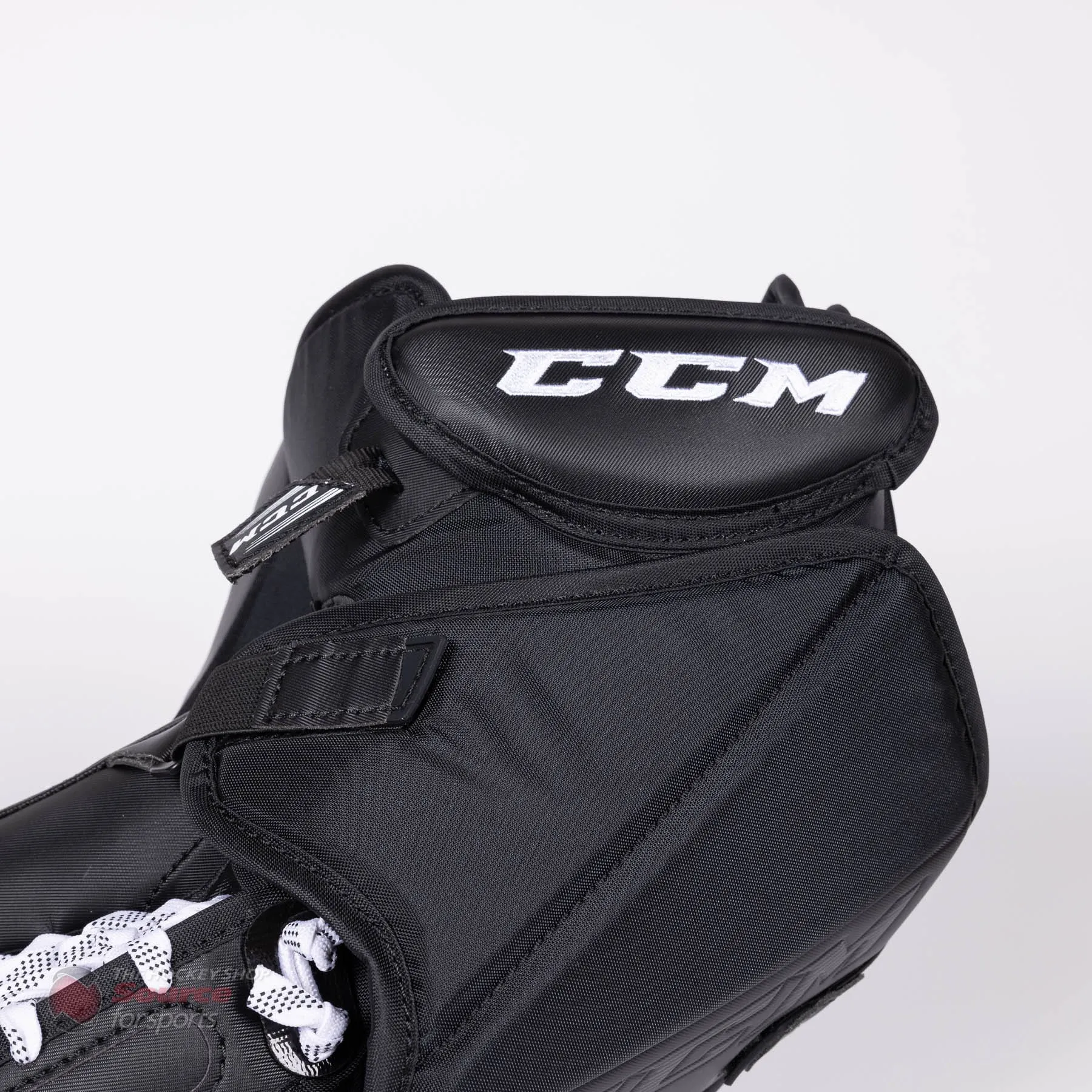 CCM Extreme Flex E5.9 Senior Goalie Catcher - Source Exclusive