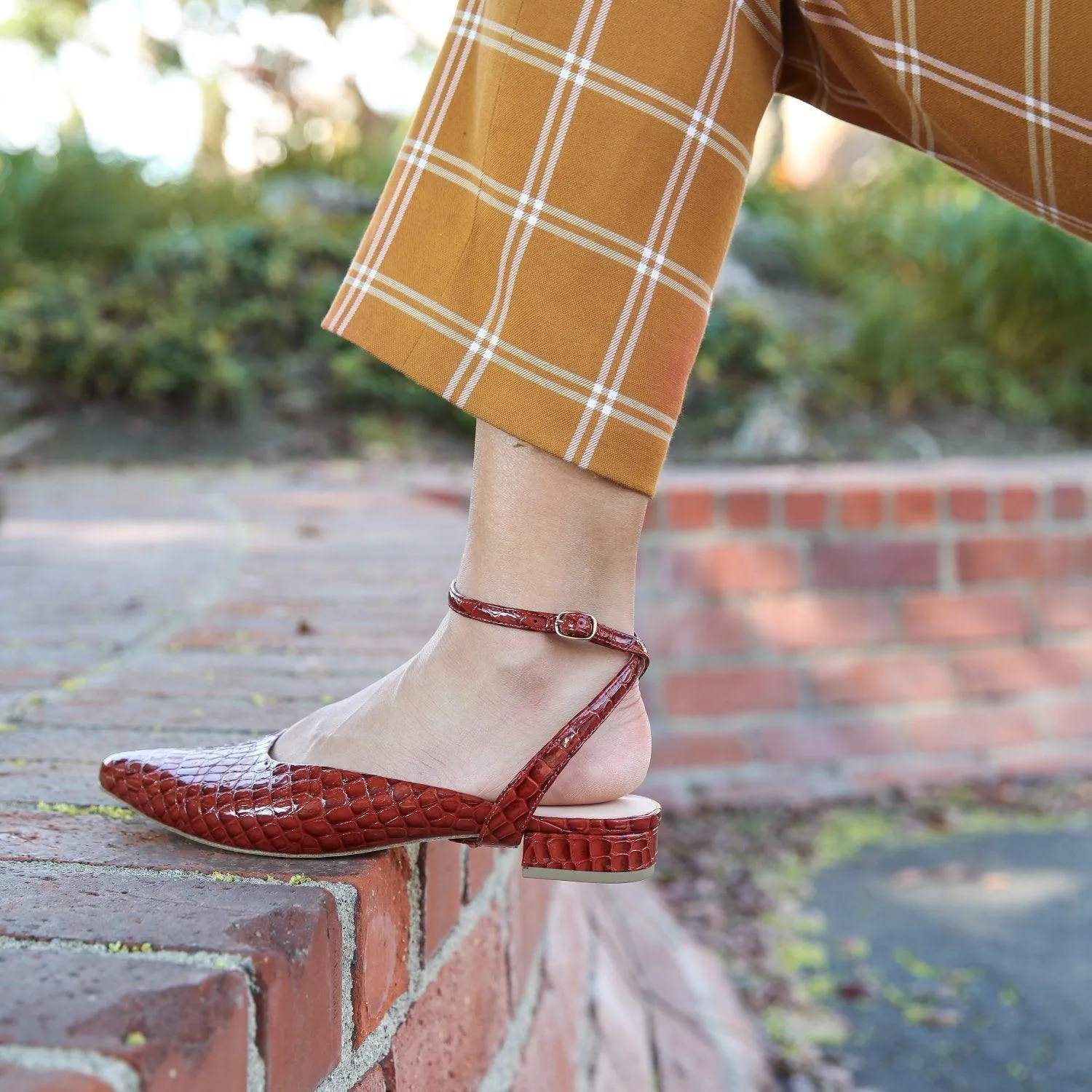 Clay Croc Point Slide   Marilyn Strap