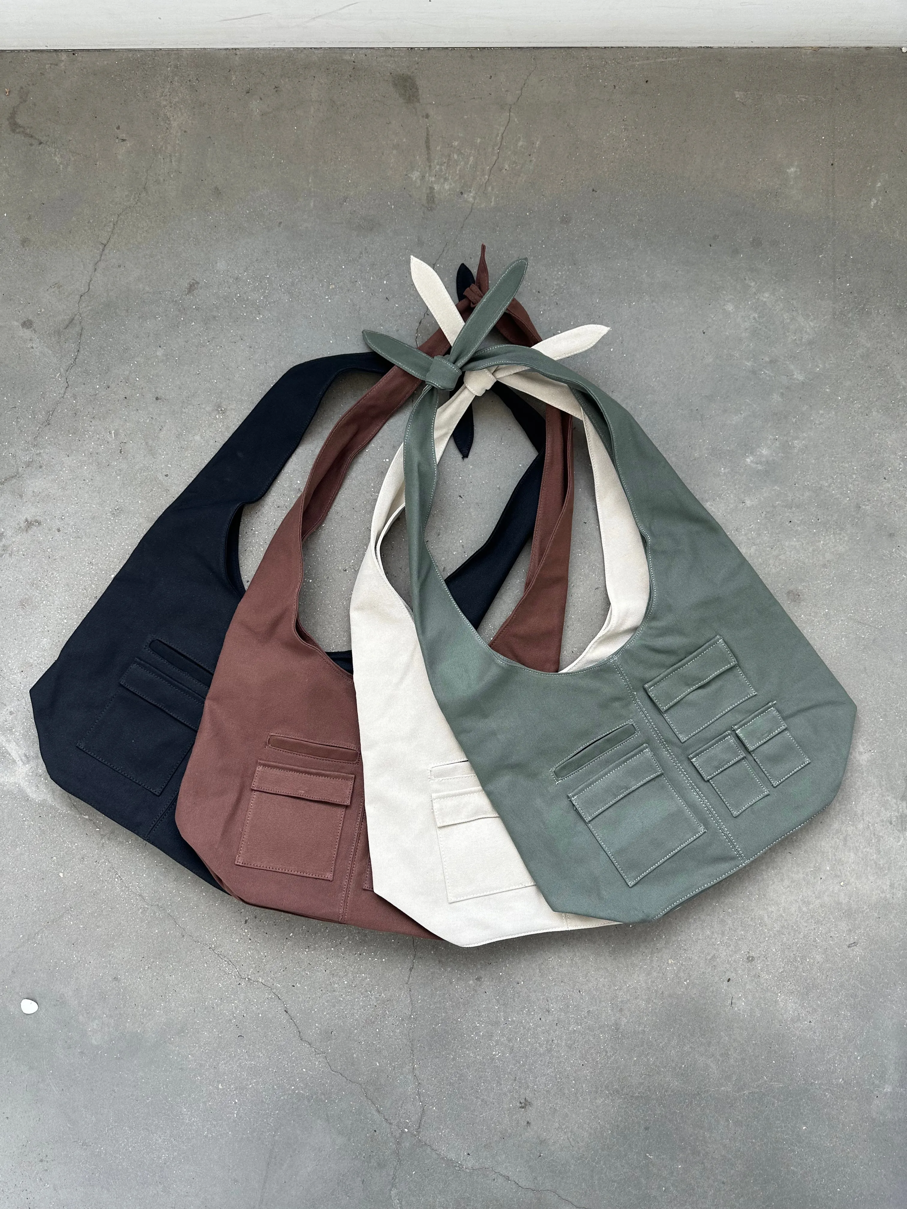 DEEP BLACK UTILITY BAG