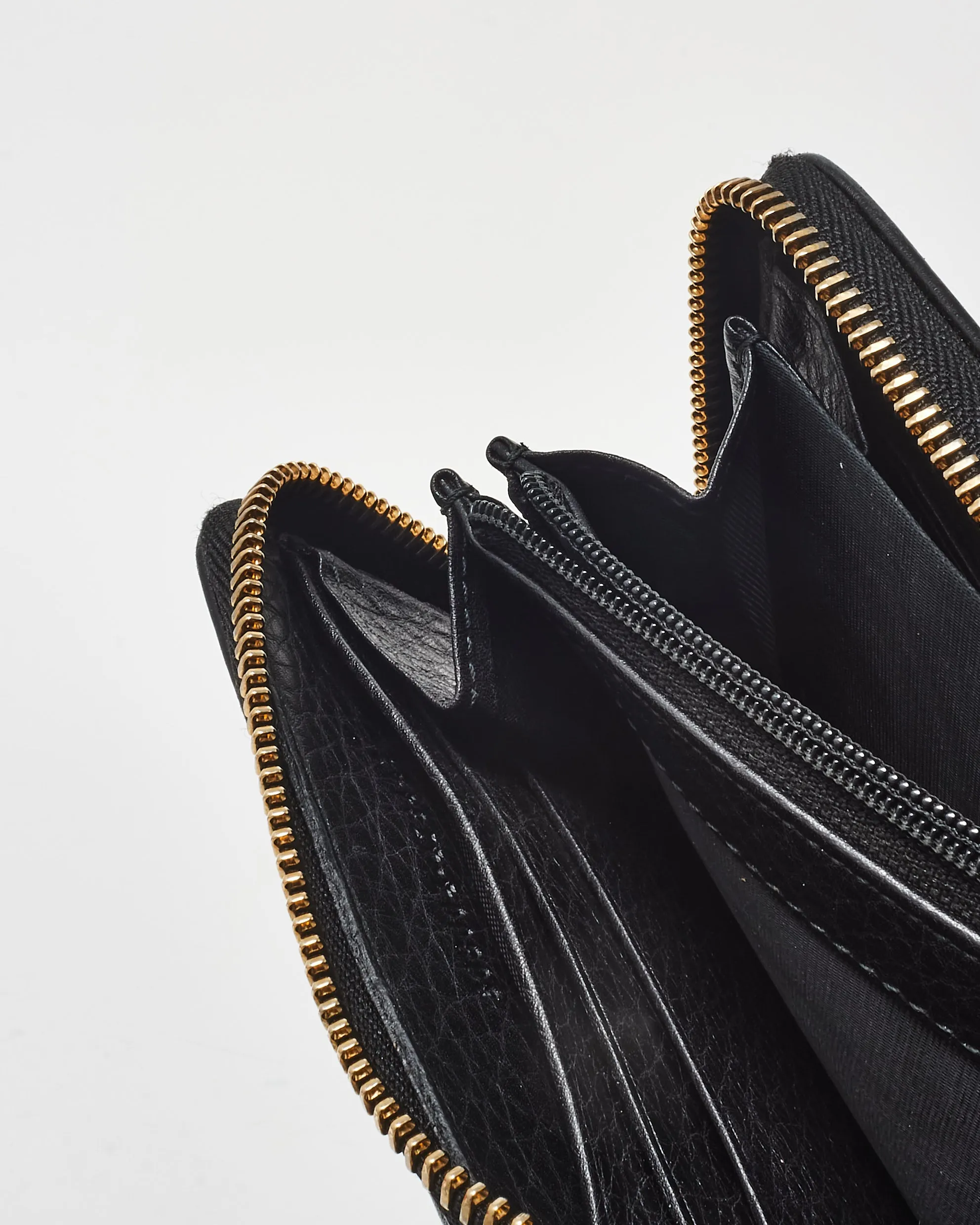 Gucci Black Leather Embossed Logo Soho Zip Wallet