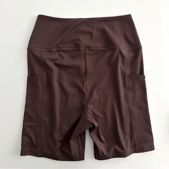 Gymshark M/L Pocket Shorts &amp; Strap Feature Sports Bra Set