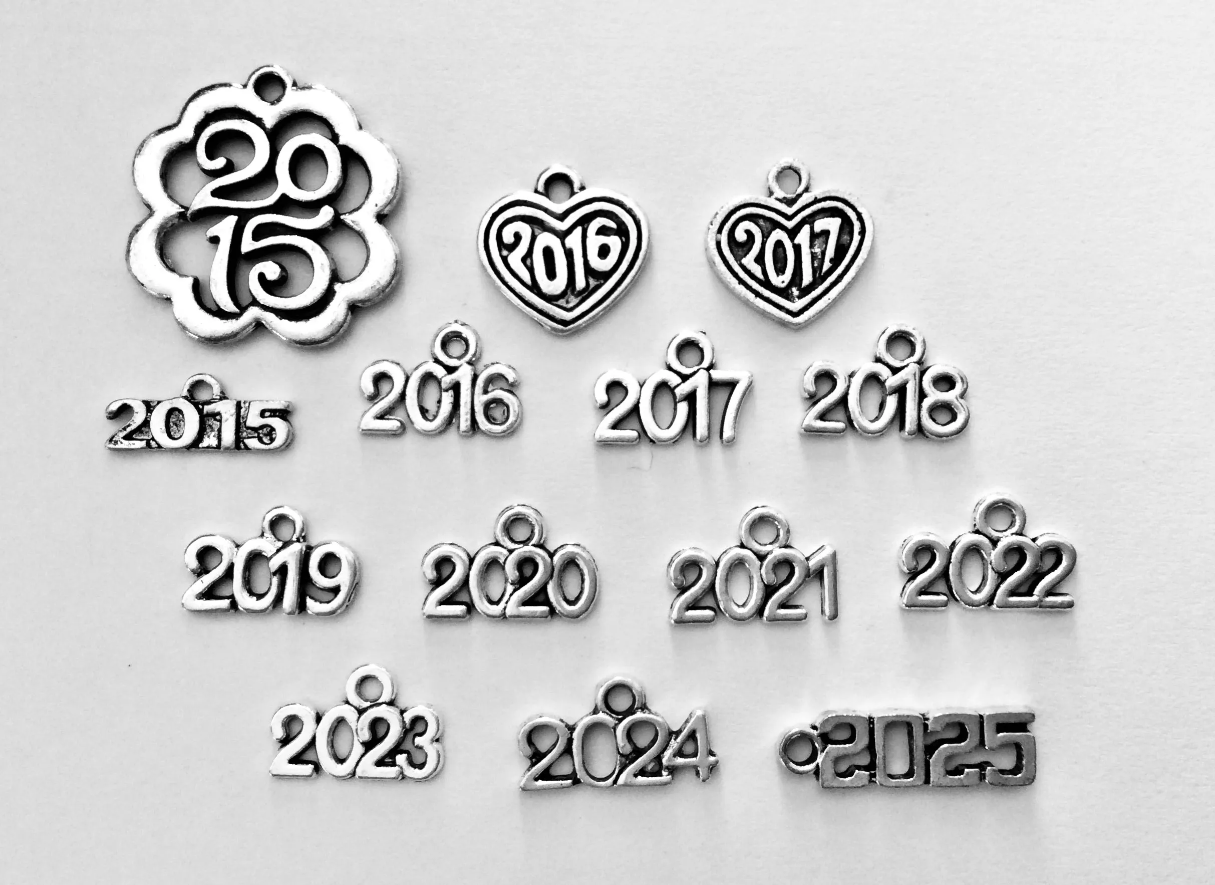 Happy New Year's Eve 2025 Adjustable Charm Bracelet Expandable Silver Bangle One Size Fits All Gift Celebrate New Years Eve Jewelry