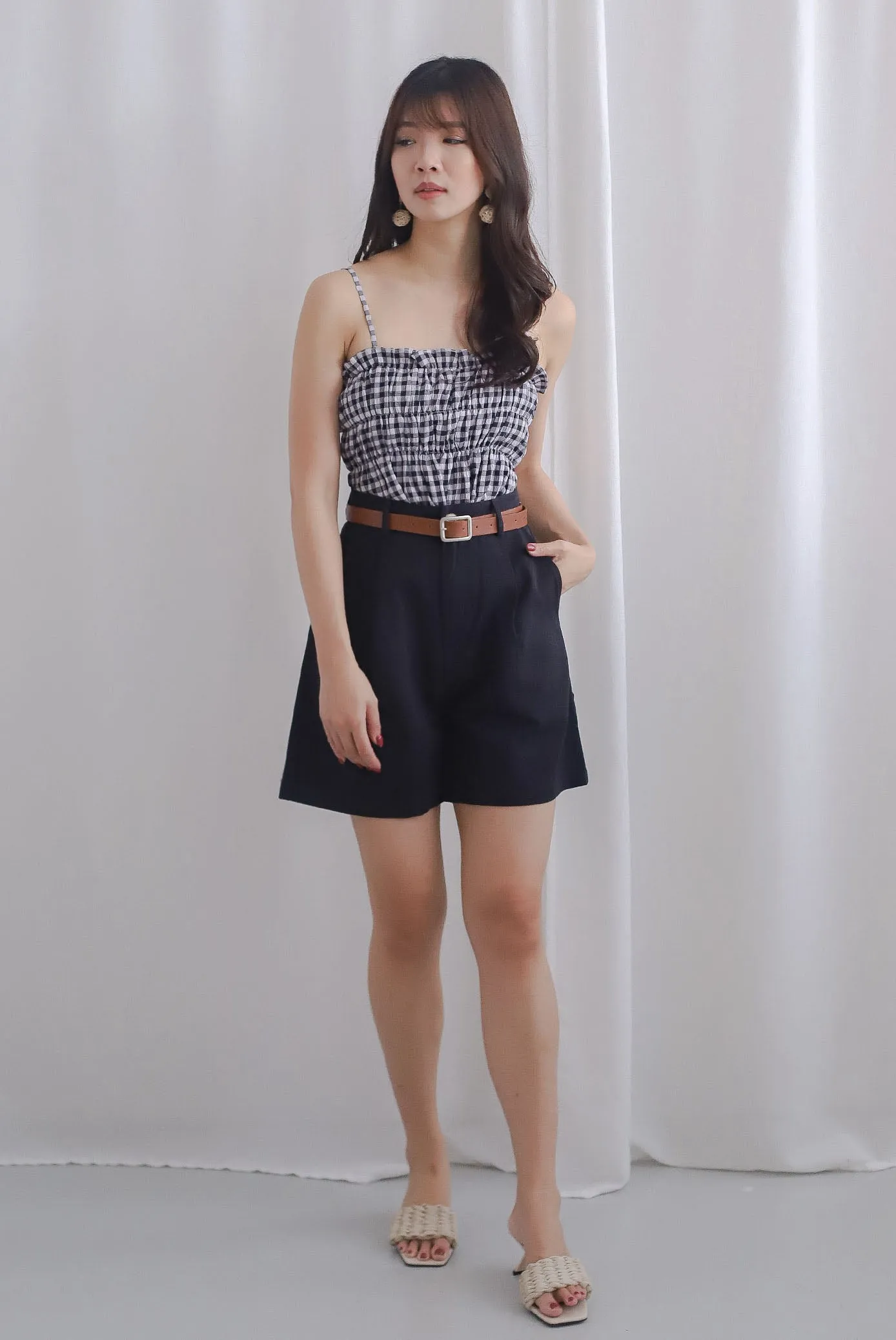 Leyla Belted shorts In Black