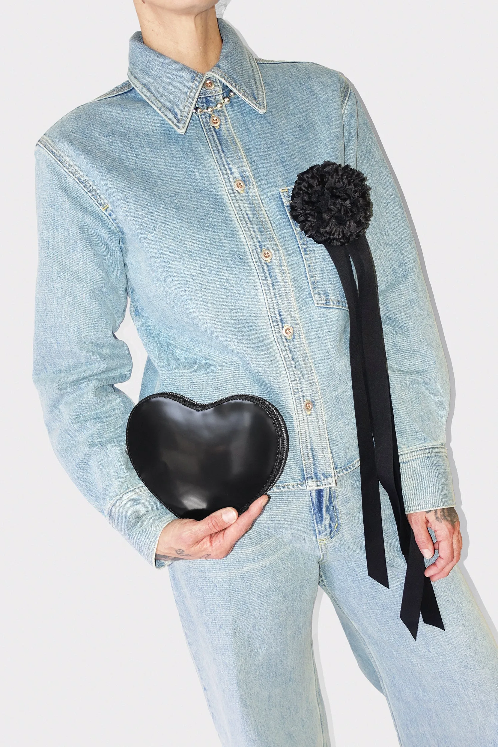 Mid Heart Zip in Black