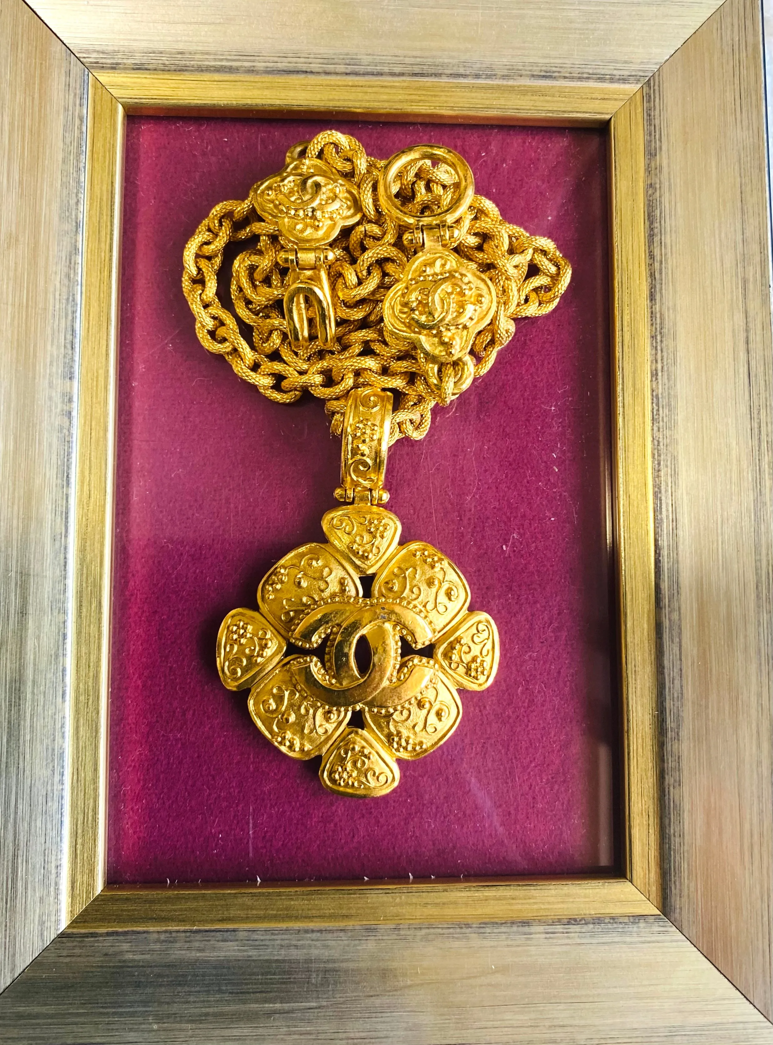 MINT. Vintage CHANEL chain necklace with large arabesque petal flower pendant top and CC mark. Gorgeous masterpiece jewelry. 050510ra4