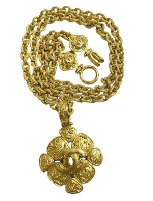 MINT. Vintage CHANEL chain necklace with large arabesque petal flower pendant top and CC mark. Gorgeous masterpiece jewelry. 050510ra4