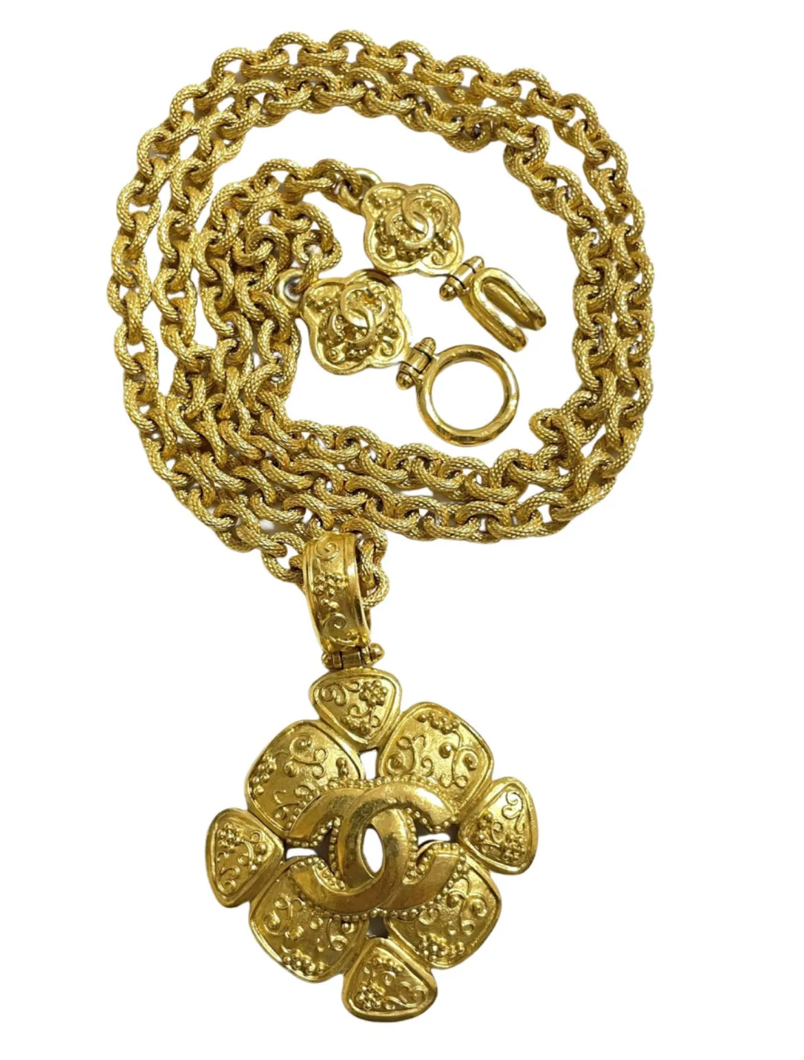 MINT. Vintage CHANEL chain necklace with large arabesque petal flower pendant top and CC mark. Gorgeous masterpiece jewelry. 050510ra4