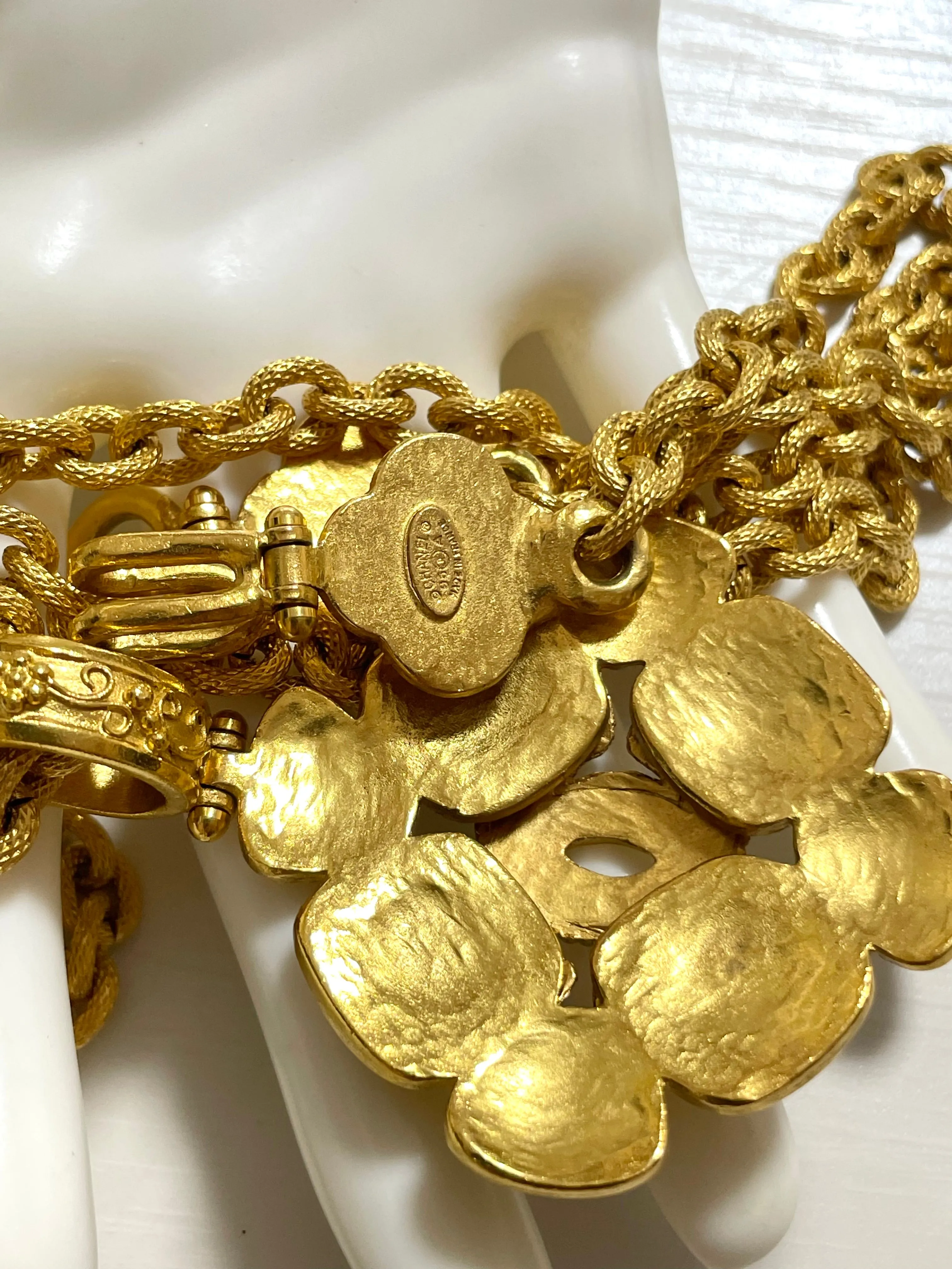 MINT. Vintage CHANEL chain necklace with large arabesque petal flower pendant top and CC mark. Gorgeous masterpiece jewelry. 050510ra4