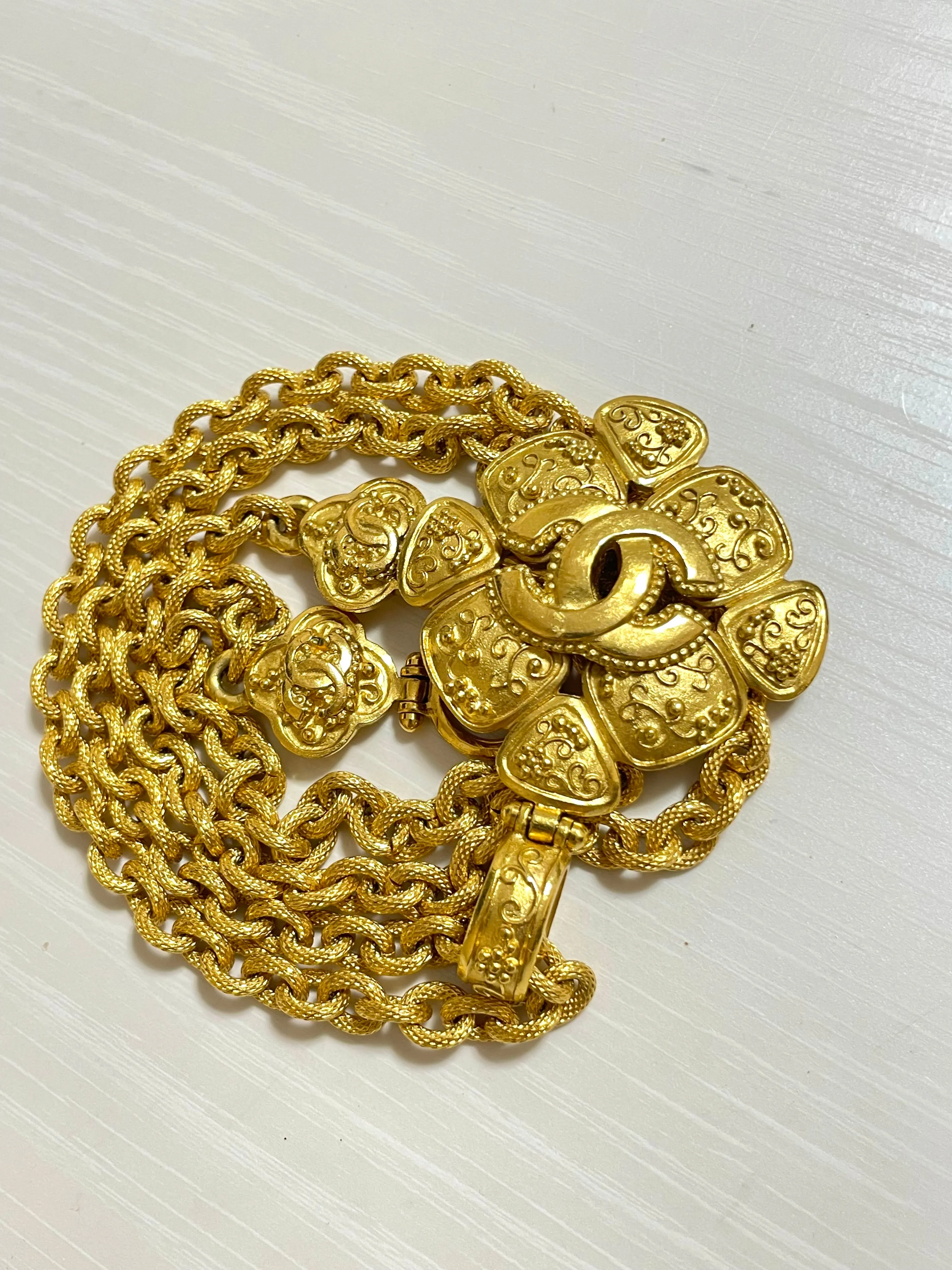 MINT. Vintage CHANEL chain necklace with large arabesque petal flower pendant top and CC mark. Gorgeous masterpiece jewelry. 050510ra4