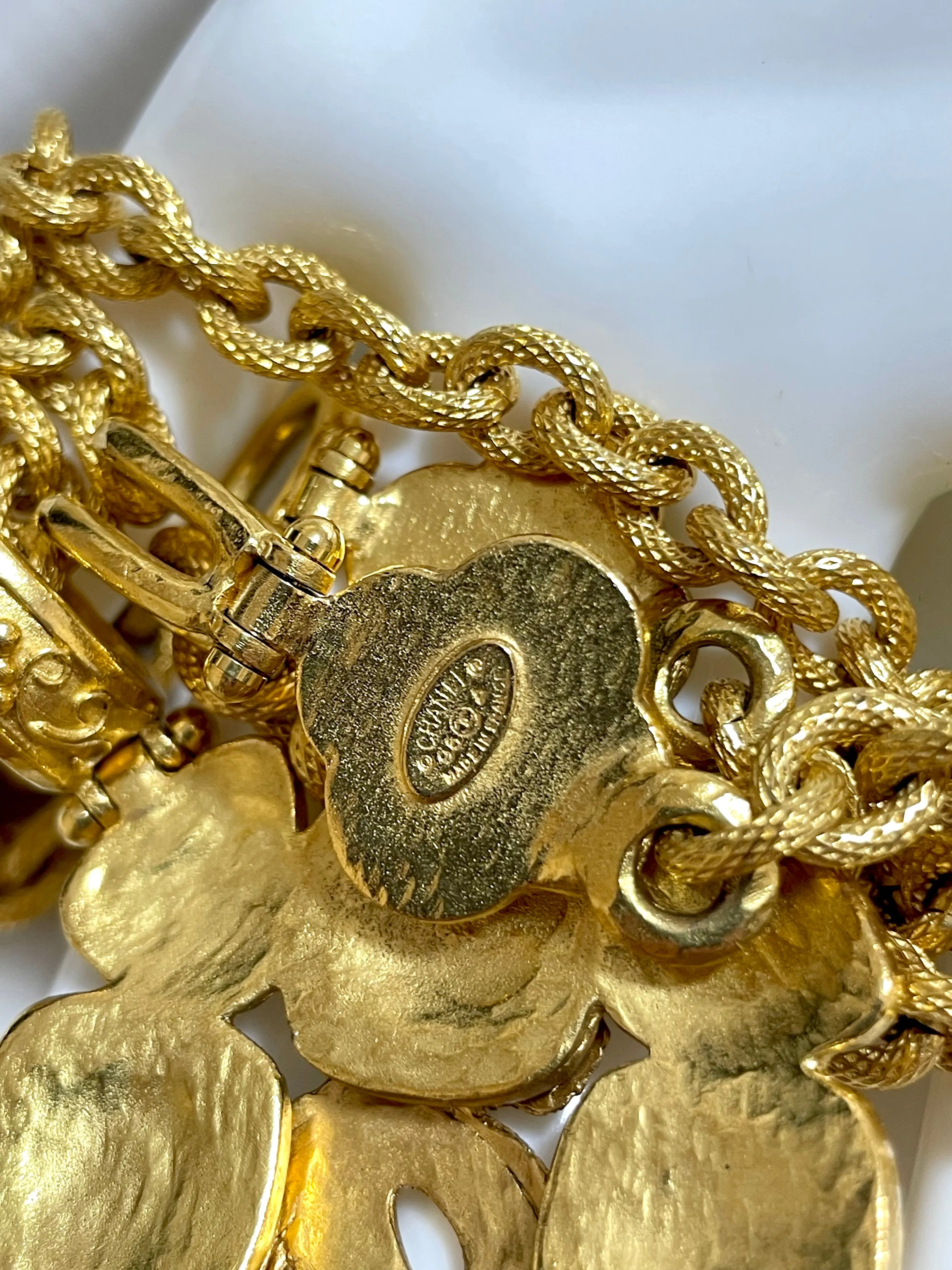 MINT. Vintage CHANEL chain necklace with large arabesque petal flower pendant top and CC mark. Gorgeous masterpiece jewelry. 050510ra4