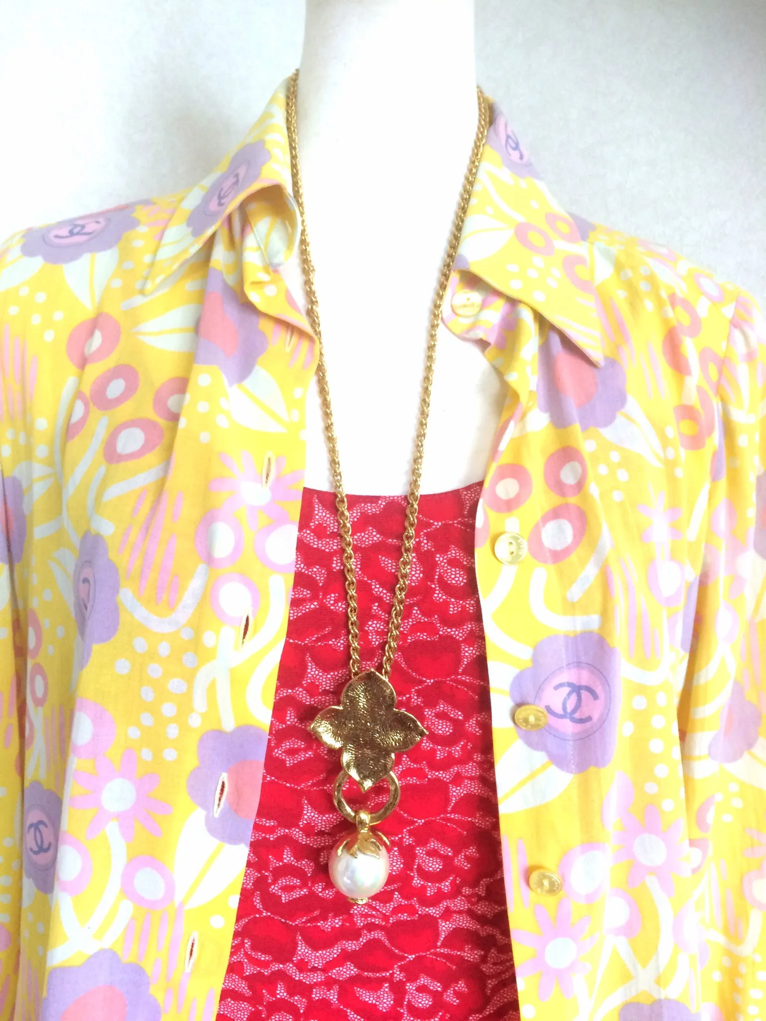 MINT. Vintage Yves Saint Laurent golden chain long statement necklace with extra large faux pearl and flower petal pendant top. Opal shine