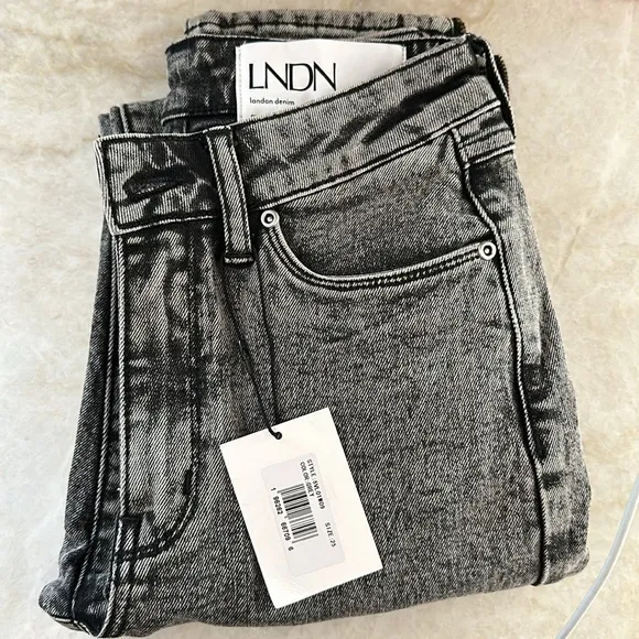 NWT LNDN Denim Landon Denim THMBL Slim Straight Leg Jean