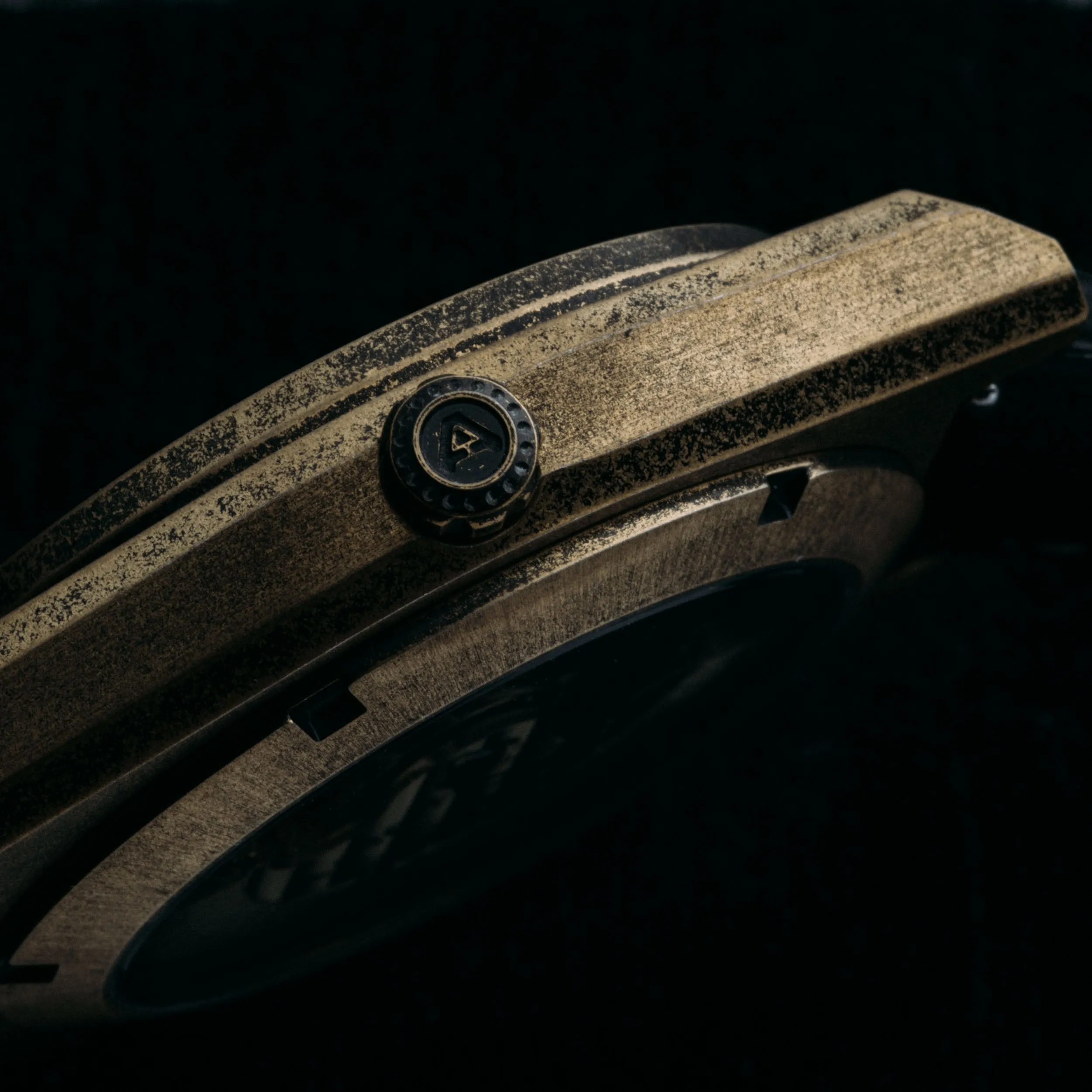 Rogue Automatic Antique Brass Black