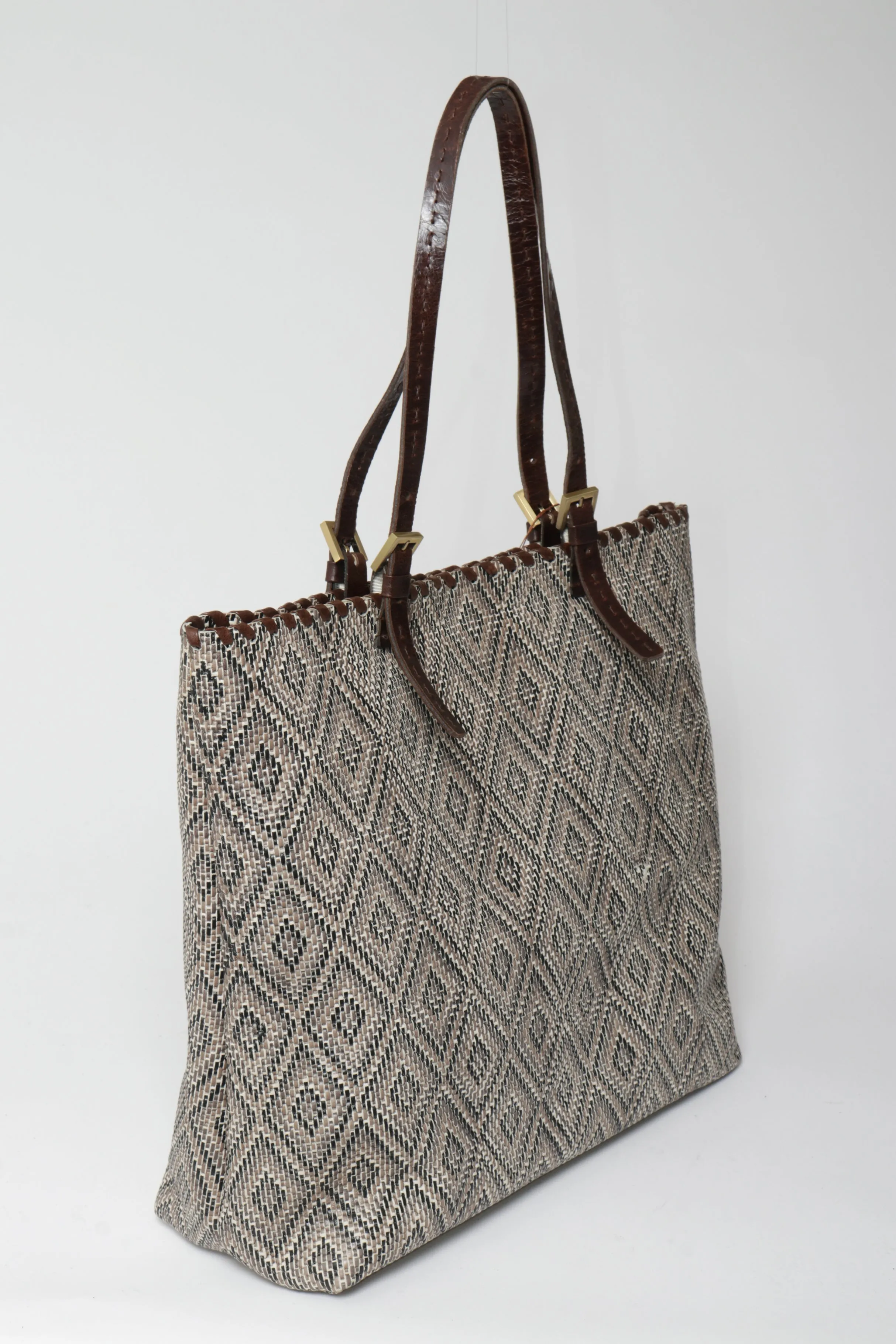 SASHA Black and White Kilim