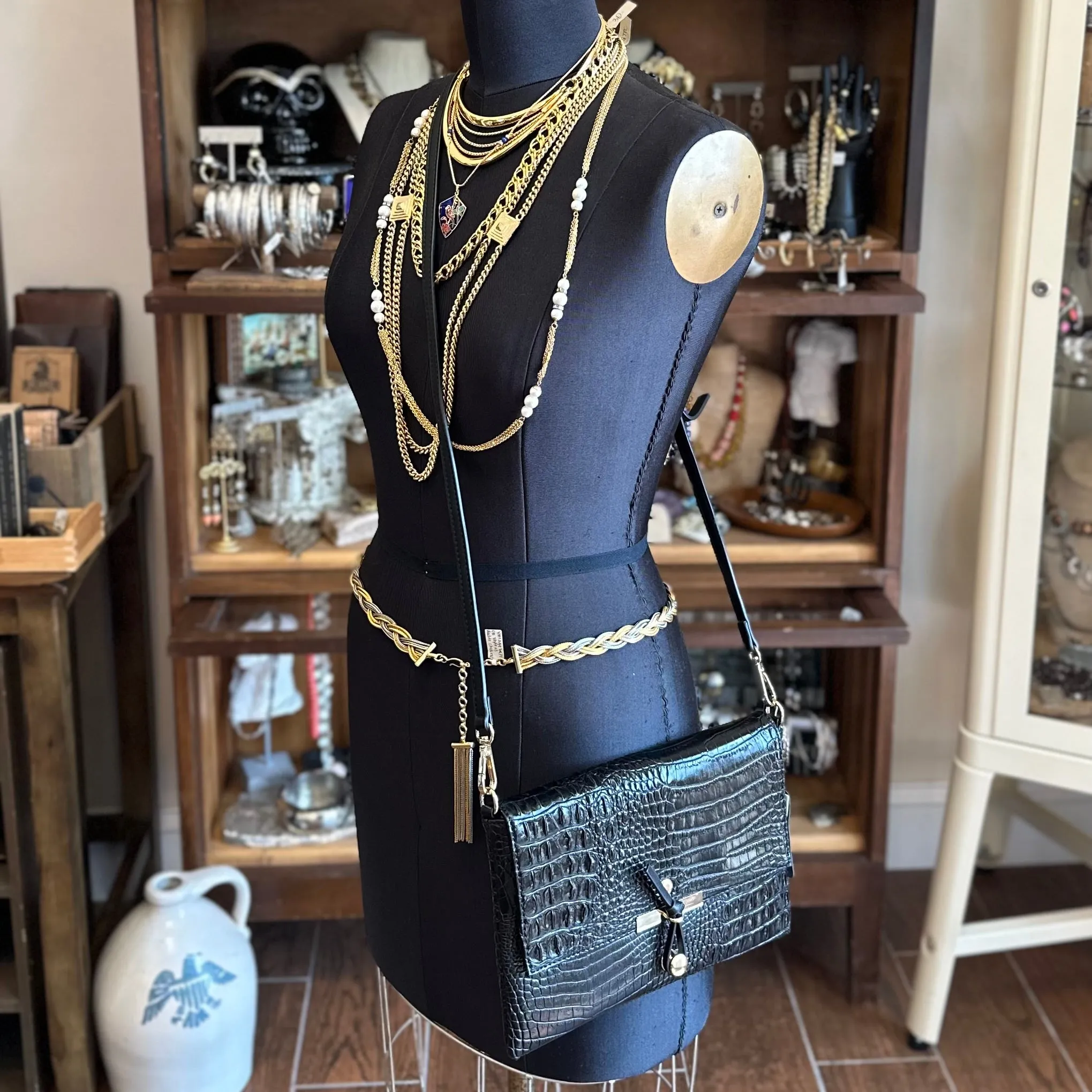 The PARK AVE Crossbody Bag in Black Croc