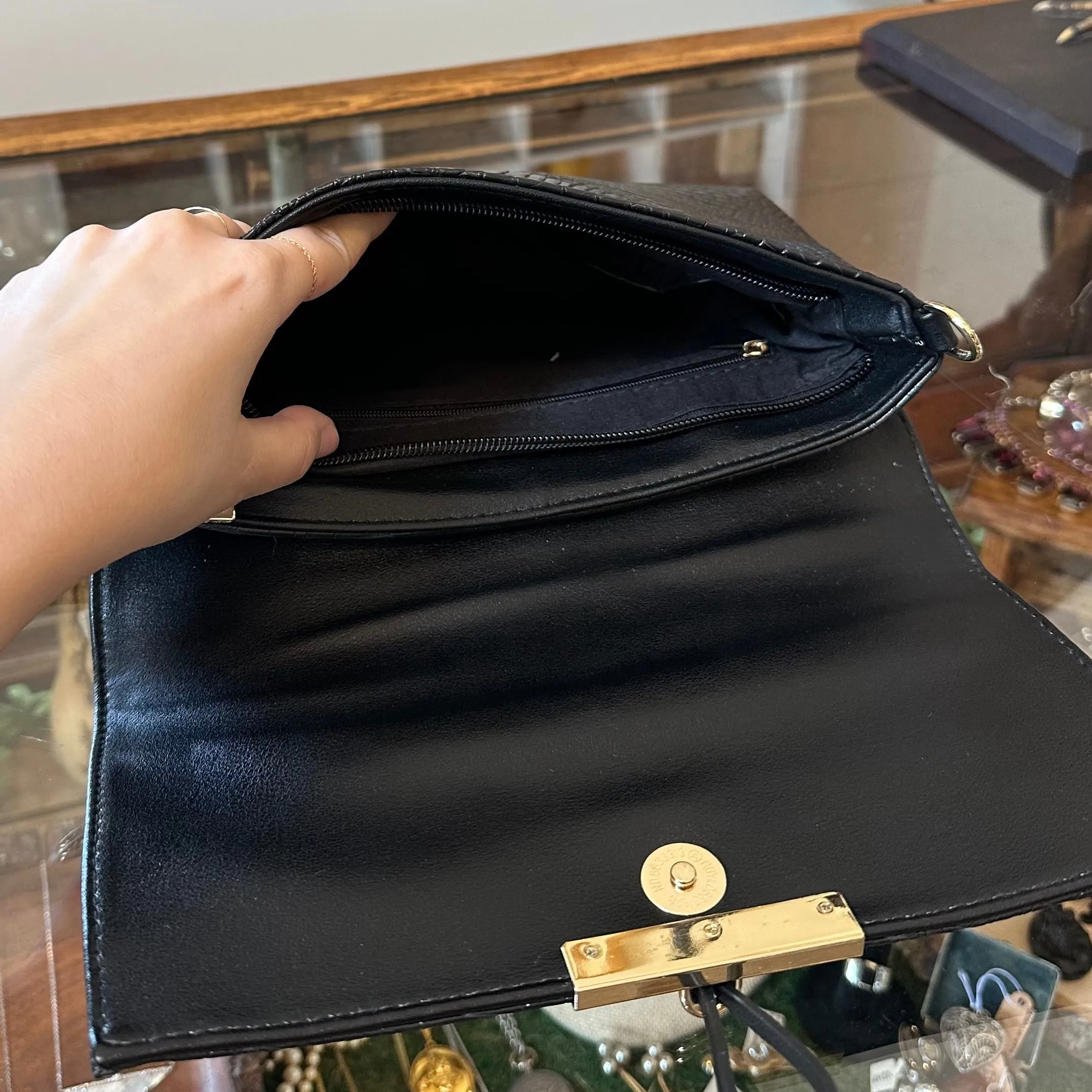 The PARK AVE Crossbody Bag in Black Croc