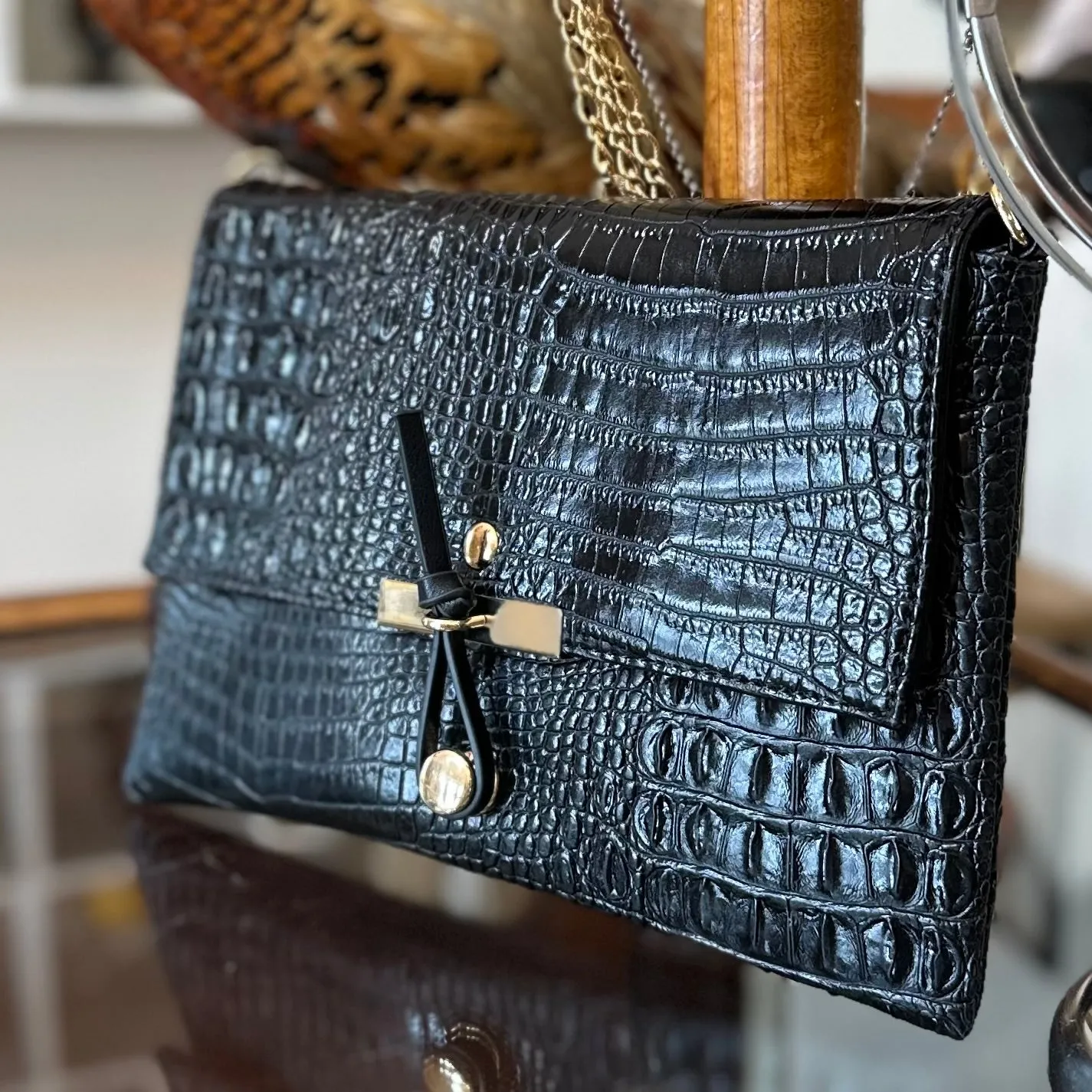 The PARK AVE Crossbody Bag in Black Croc
