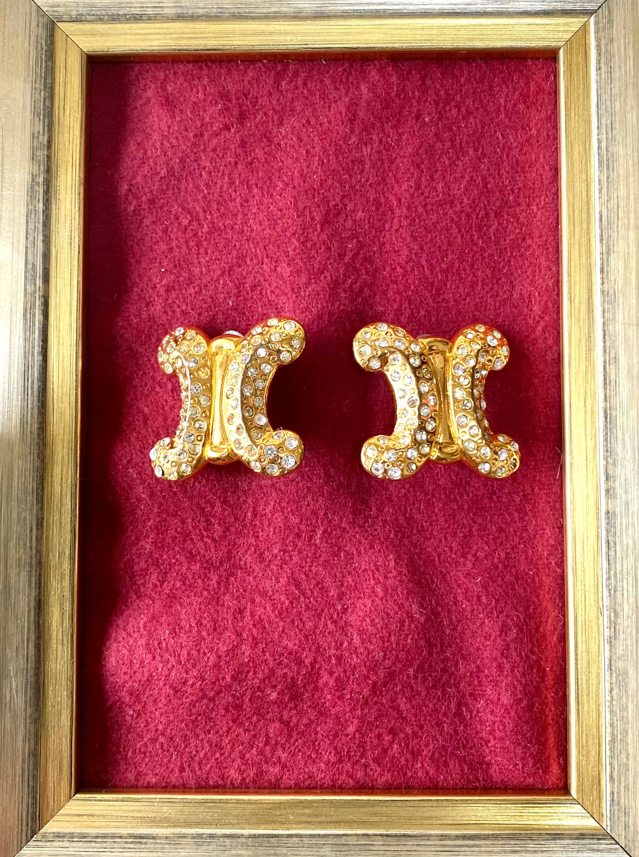 Vintage Celine golden and cristal earrings with extra large triomphe logo. Gorgeous Celine jewelry. 050719ac