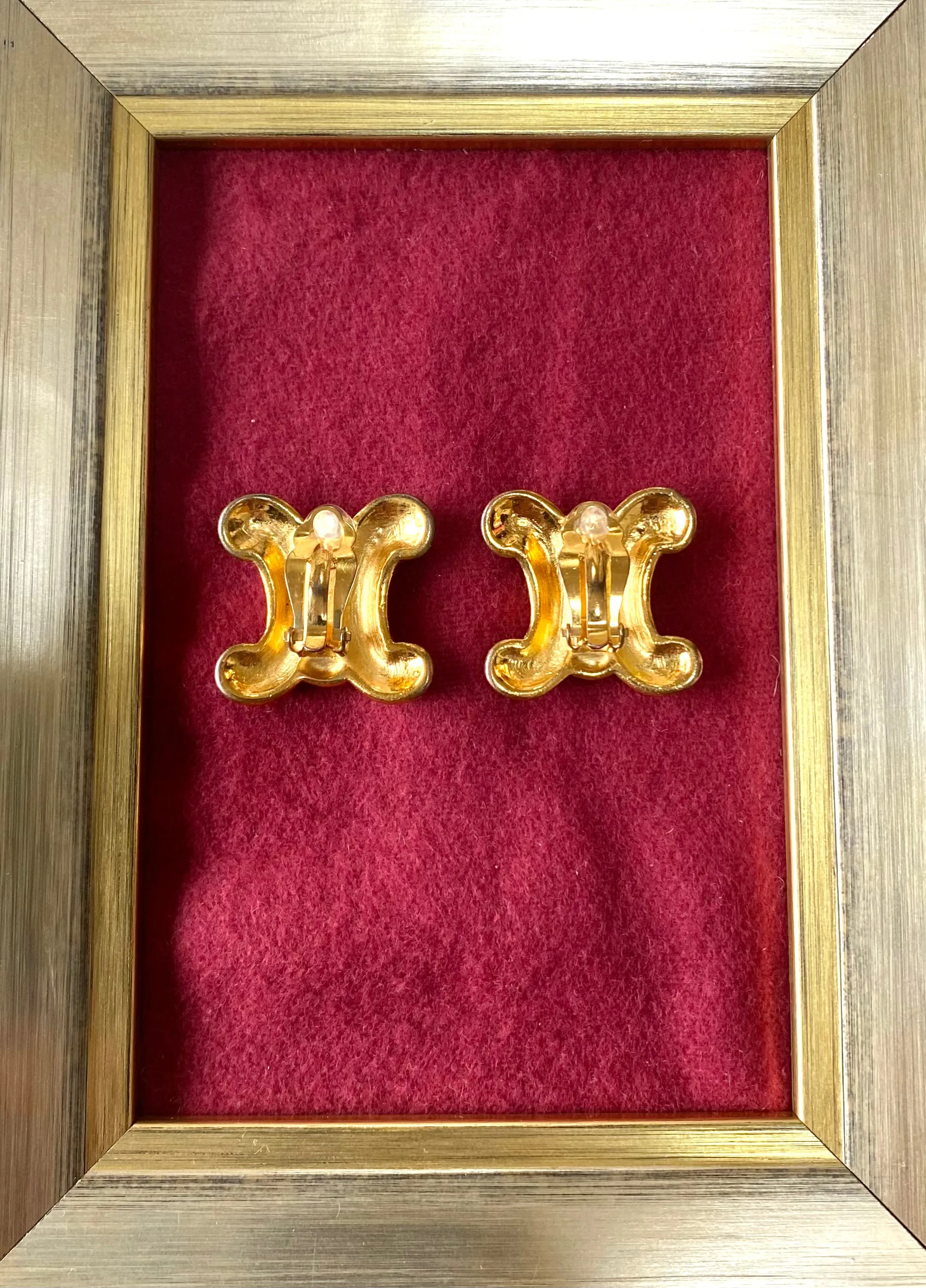 Vintage Celine golden and cristal earrings with extra large triomphe logo. Gorgeous Celine jewelry. 050719ac