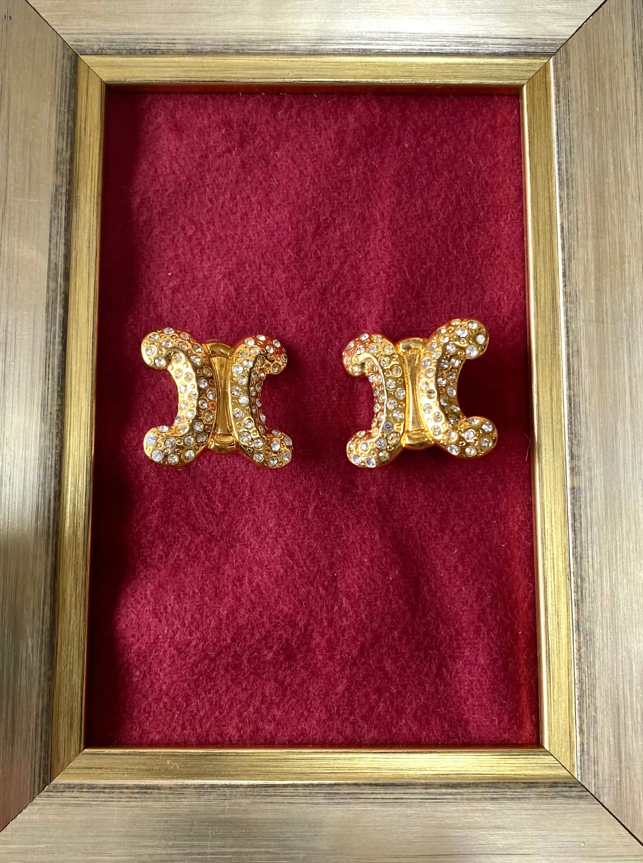 Vintage Celine golden and cristal earrings with extra large triomphe logo. Gorgeous Celine jewelry. 050719ac