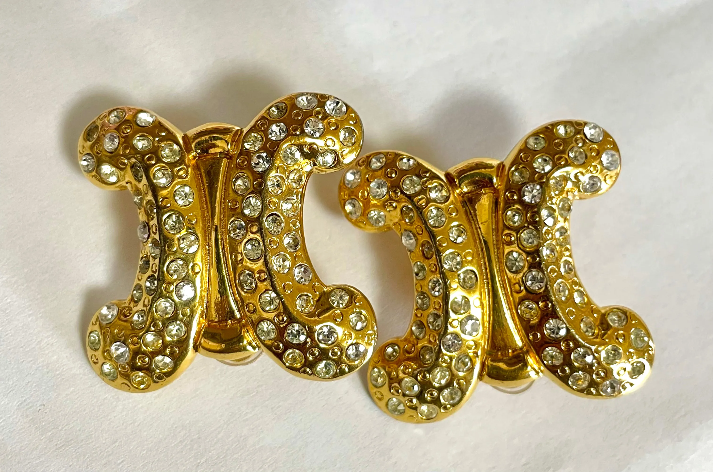 Vintage Celine golden and cristal earrings with extra large triomphe logo. Gorgeous Celine jewelry. 050719ac