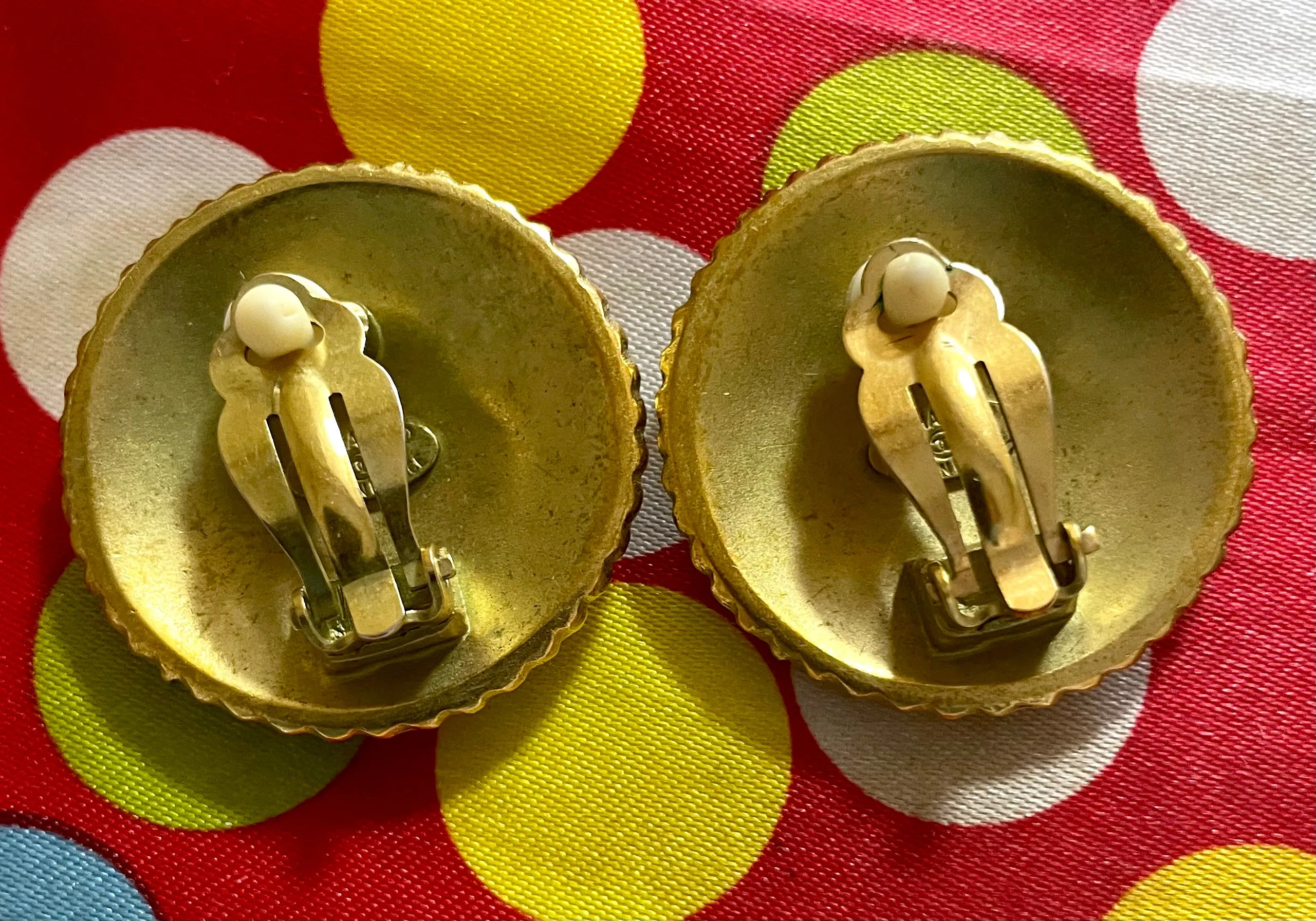 Vintage CHANEL golden round earrings with logo. Cookie biscuit design. Unique and fun jewelry. 050630ya1