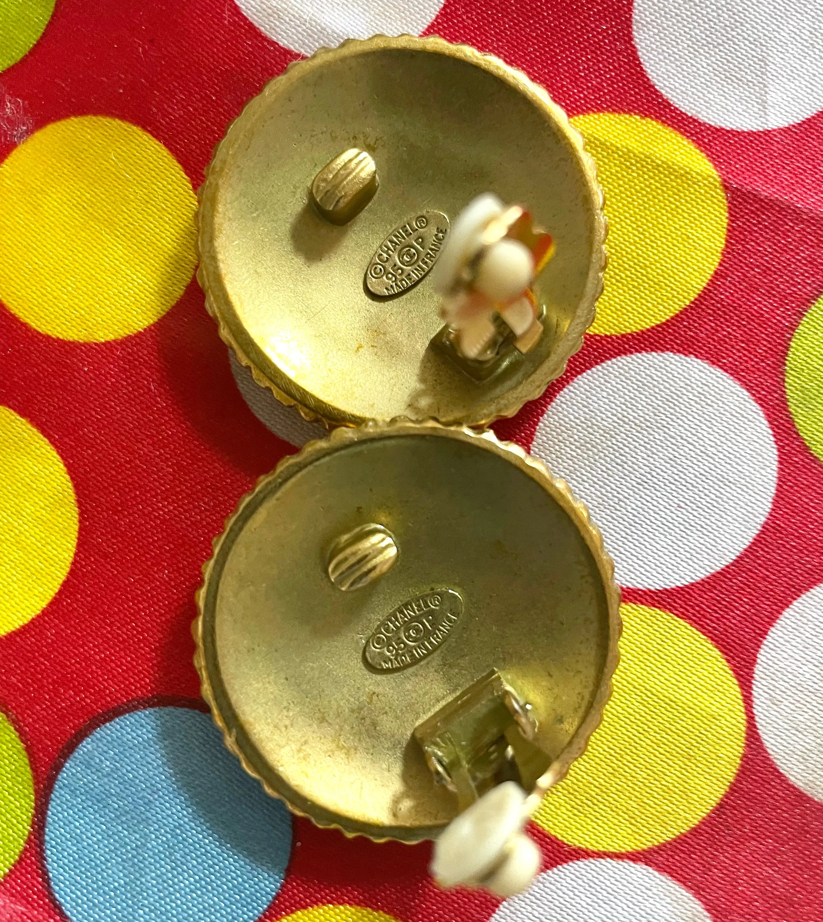 Vintage CHANEL golden round earrings with logo. Cookie biscuit design. Unique and fun jewelry. 050630ya1