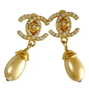 Vintage CHANEL teardrop turn-lock crystal CC and dangle pearl earrings. Very classic and popular jewelry. Coco mark. 050327rc2