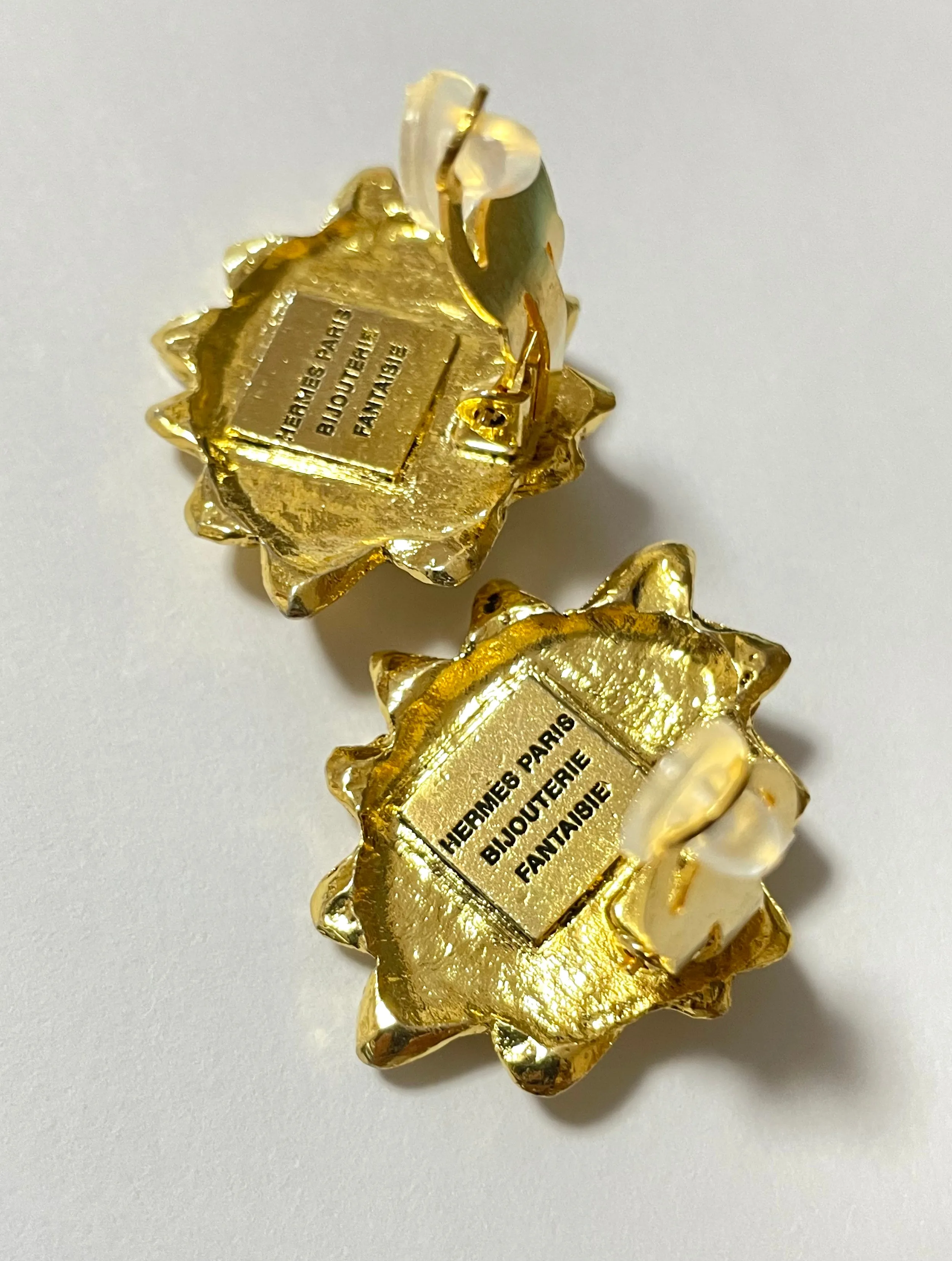 Vintage HERMES gold tone smiley sunshine face earrings. Fun and unique jewel piece from Bijouterie Fantaisie collection. 050903ya1