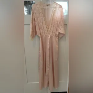 Vintage Marshall Field’s large pale pink robe with cream lace trim