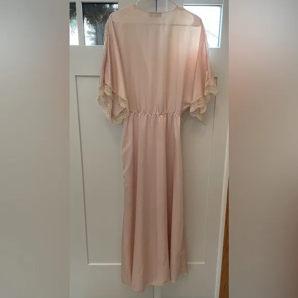 Vintage Marshall Field’s large pale pink robe with cream lace trim