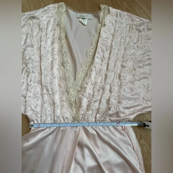 Vintage Marshall Field’s large pale pink robe with cream lace trim