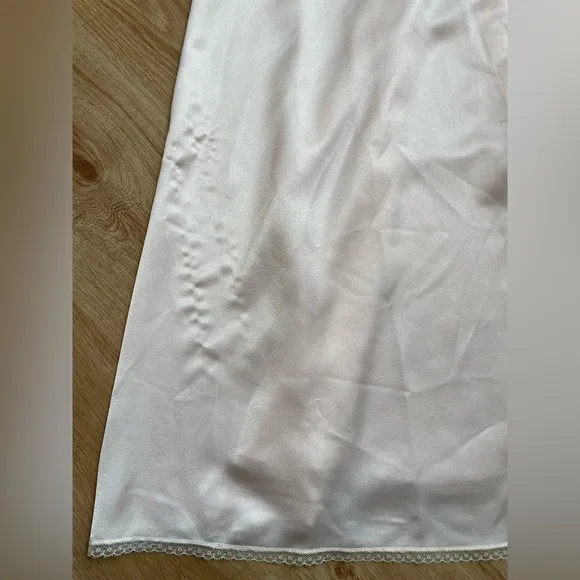 Vintage Marshall Field’s large pale pink robe with cream lace trim
