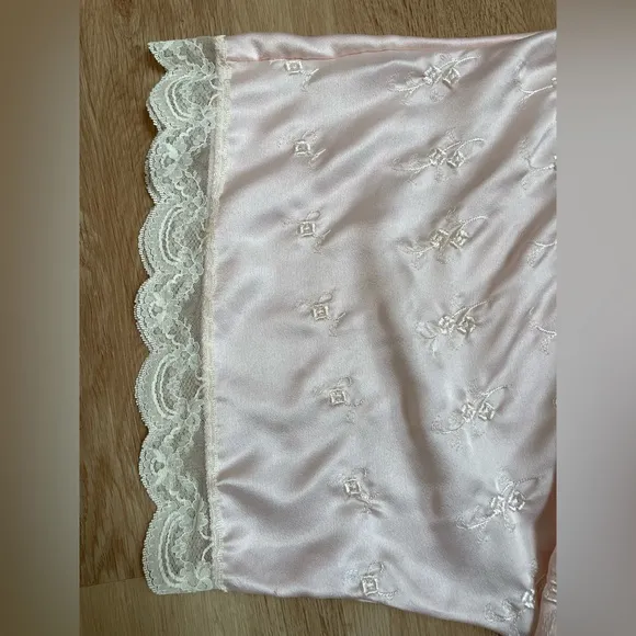 Vintage Marshall Field’s large pale pink robe with cream lace trim