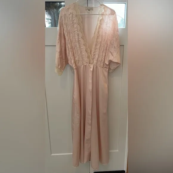 Vintage Marshall Field’s large pale pink robe with cream lace trim