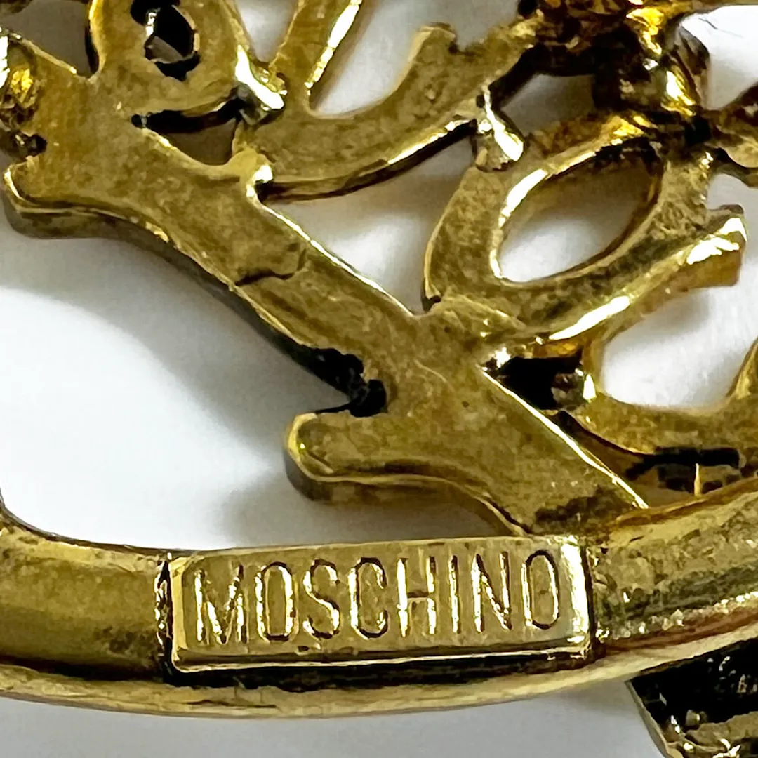 Vintage Moschino golden earrings with arabesque heart antique design. Mod and chic jewelry from Moschino. 060816y1