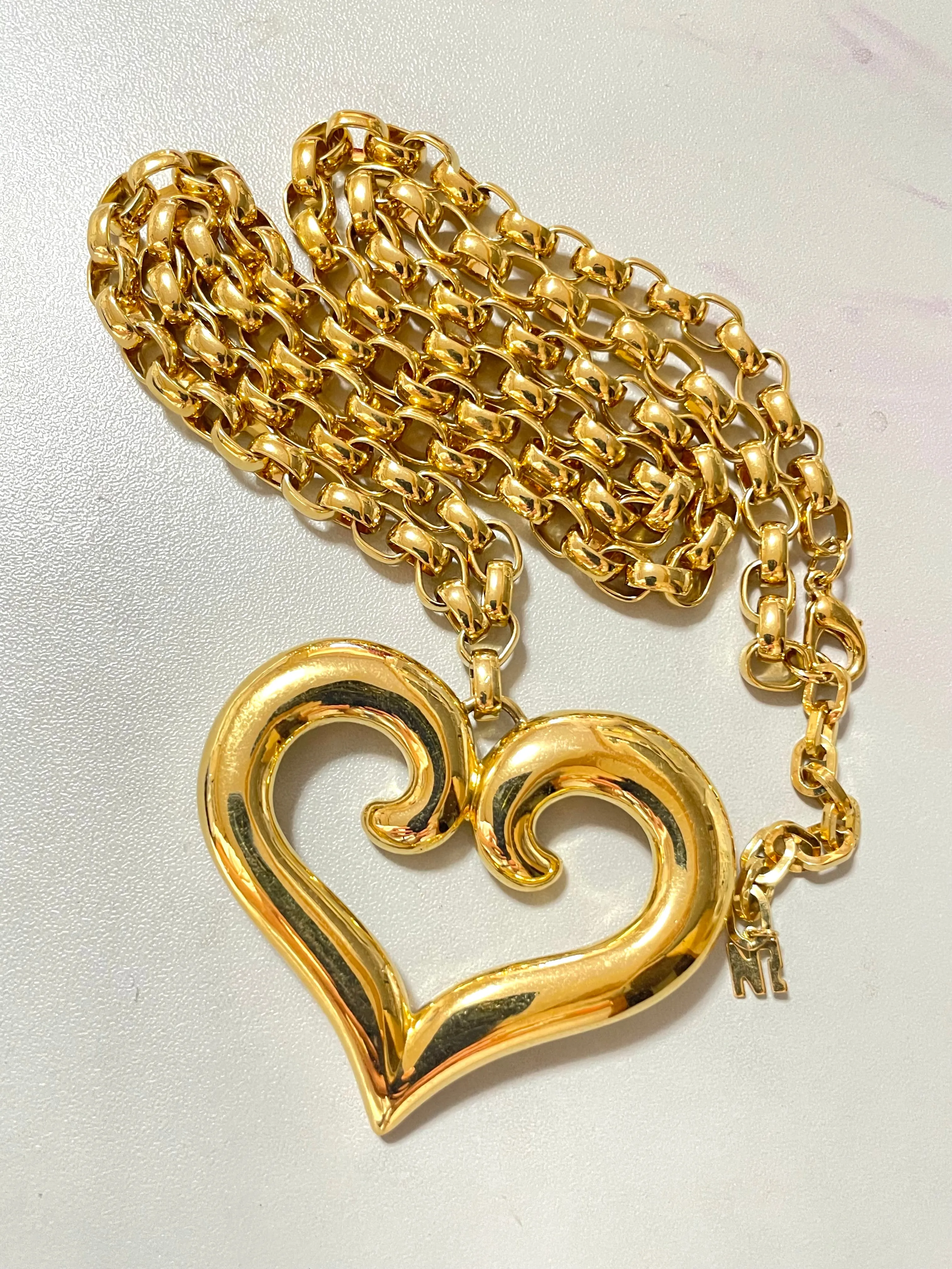 Vintage Nina Ricci large chain necklace with large heart pendant top. 050919ya1