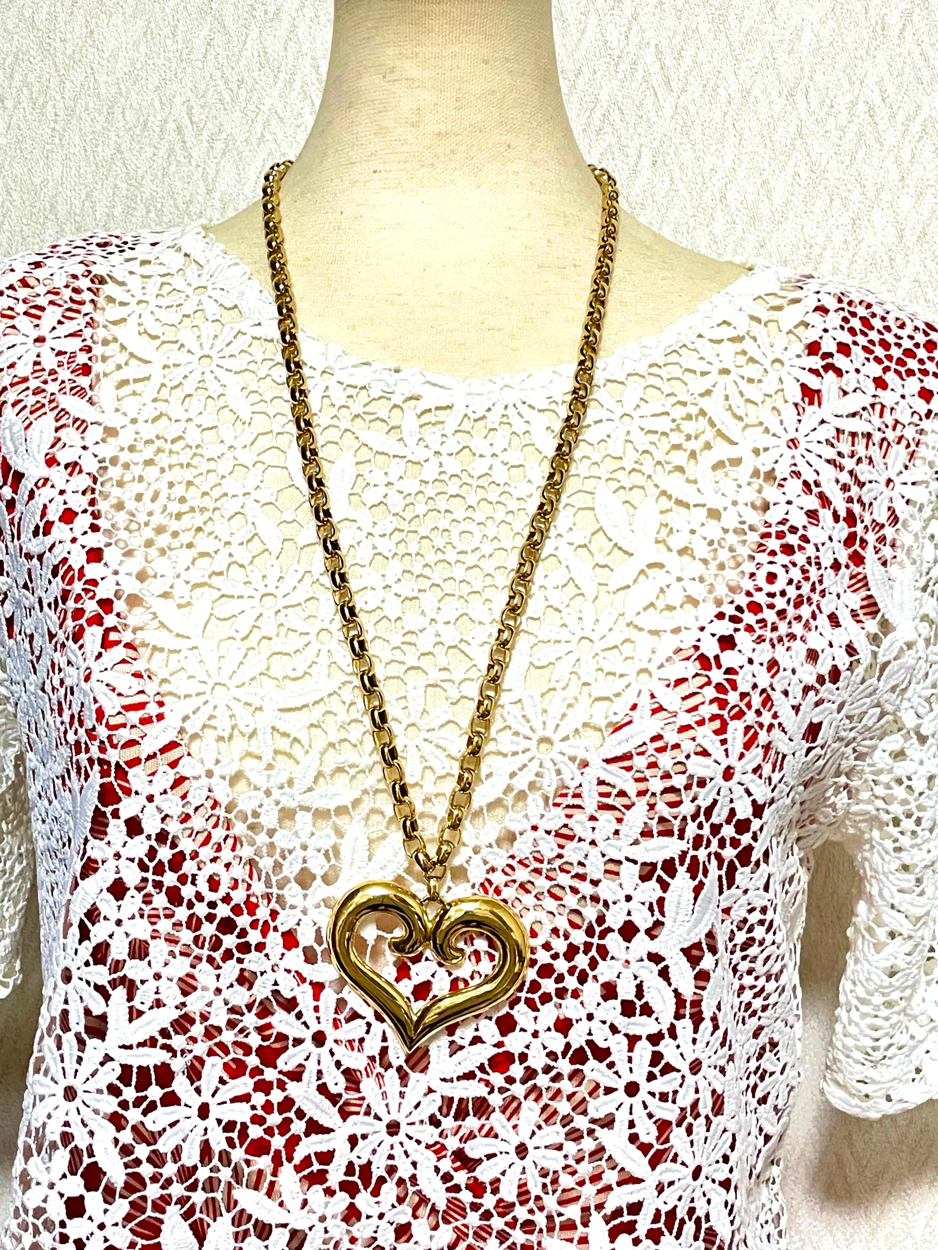 Vintage Nina Ricci large chain necklace with large heart pendant top. 050919ya1