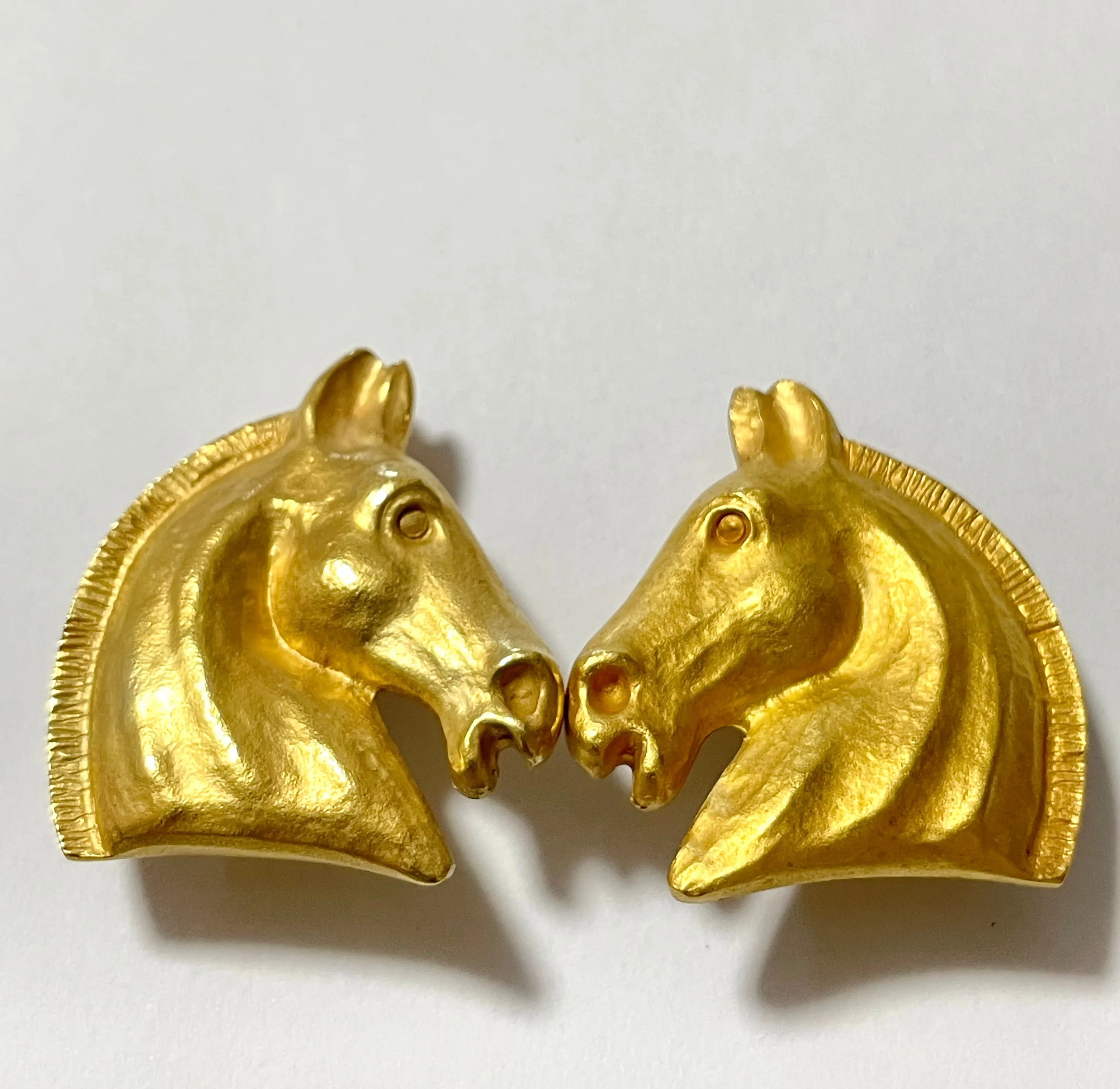 W5 Vintage HERMES gold tone horse earrings. Fun and unique jewel piece from Bijouterie Fantaisie collection. 050901ya