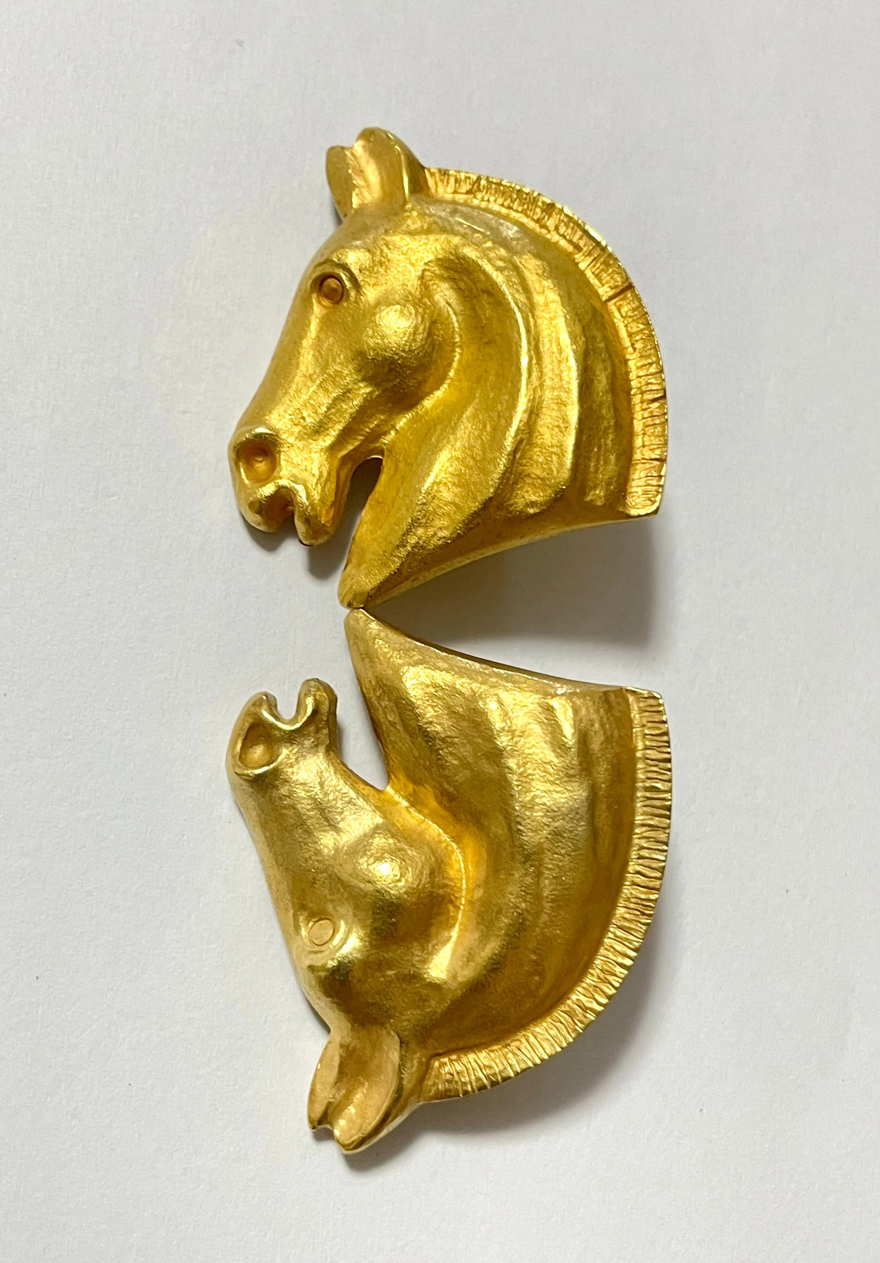 W5 Vintage HERMES gold tone horse earrings. Fun and unique jewel piece from Bijouterie Fantaisie collection. 050901ya